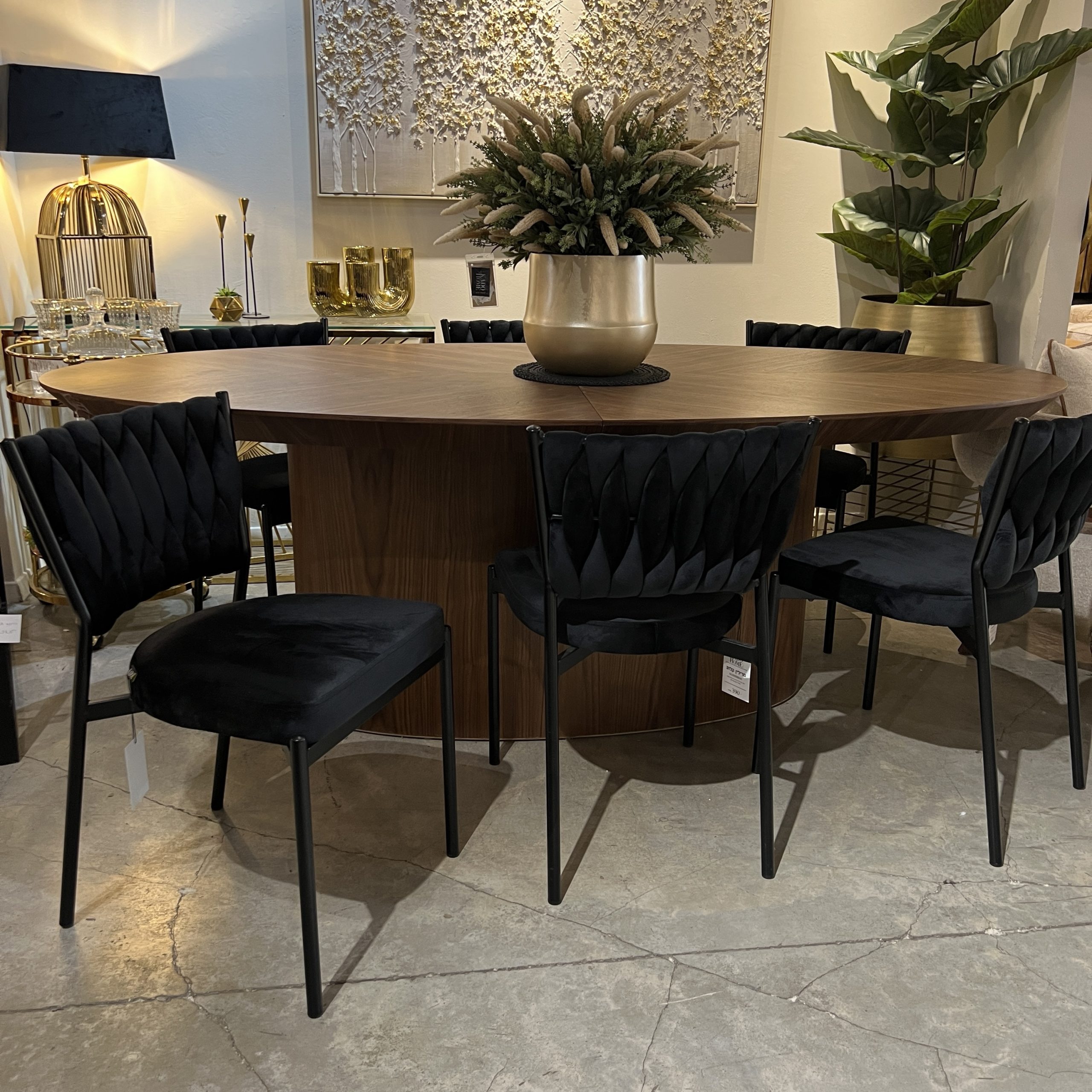 כסא פינת אוכל קלוע רגל שחורה קטיפה שחורה דגם מרילין כסא פינת אוכל קלוע רגל שחורה קטיפה שחורה דגם מרילין