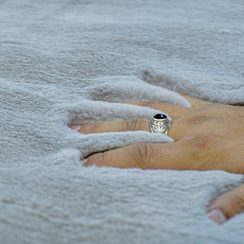 שטיח ראביט פרווה מלכותי רך שטיח ראביט פרווה מלכותי רך