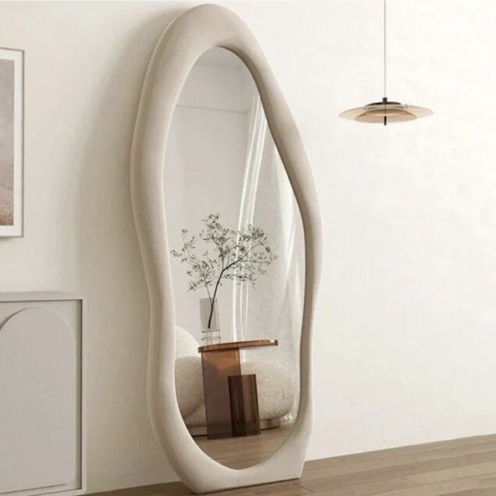 מראה אובלית קטיפה שמנת מראה אובלית קטיפה שמנת