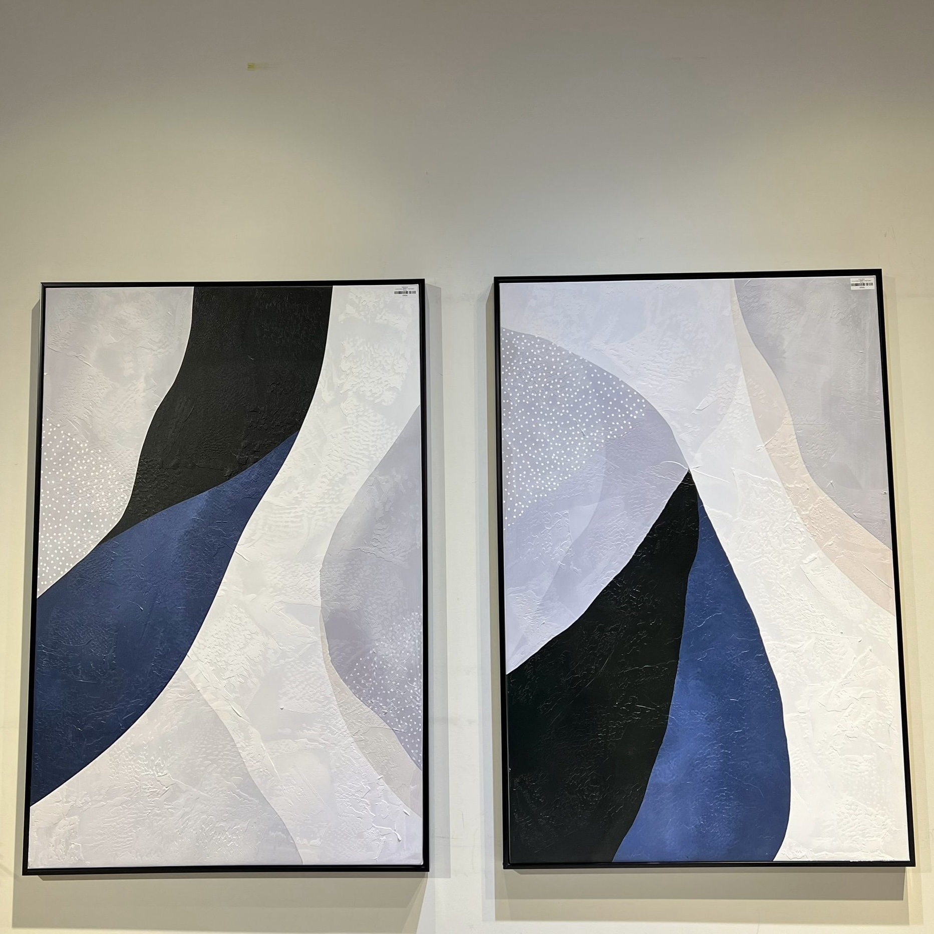 תמונה אבסטרקטית גוונים אפור וכחול עבודת יד בשילוב מסגרת סייל תמונה אבסטרקטית גוונים אפור וכחול עבודת יד בשילוב מסגרת סייל