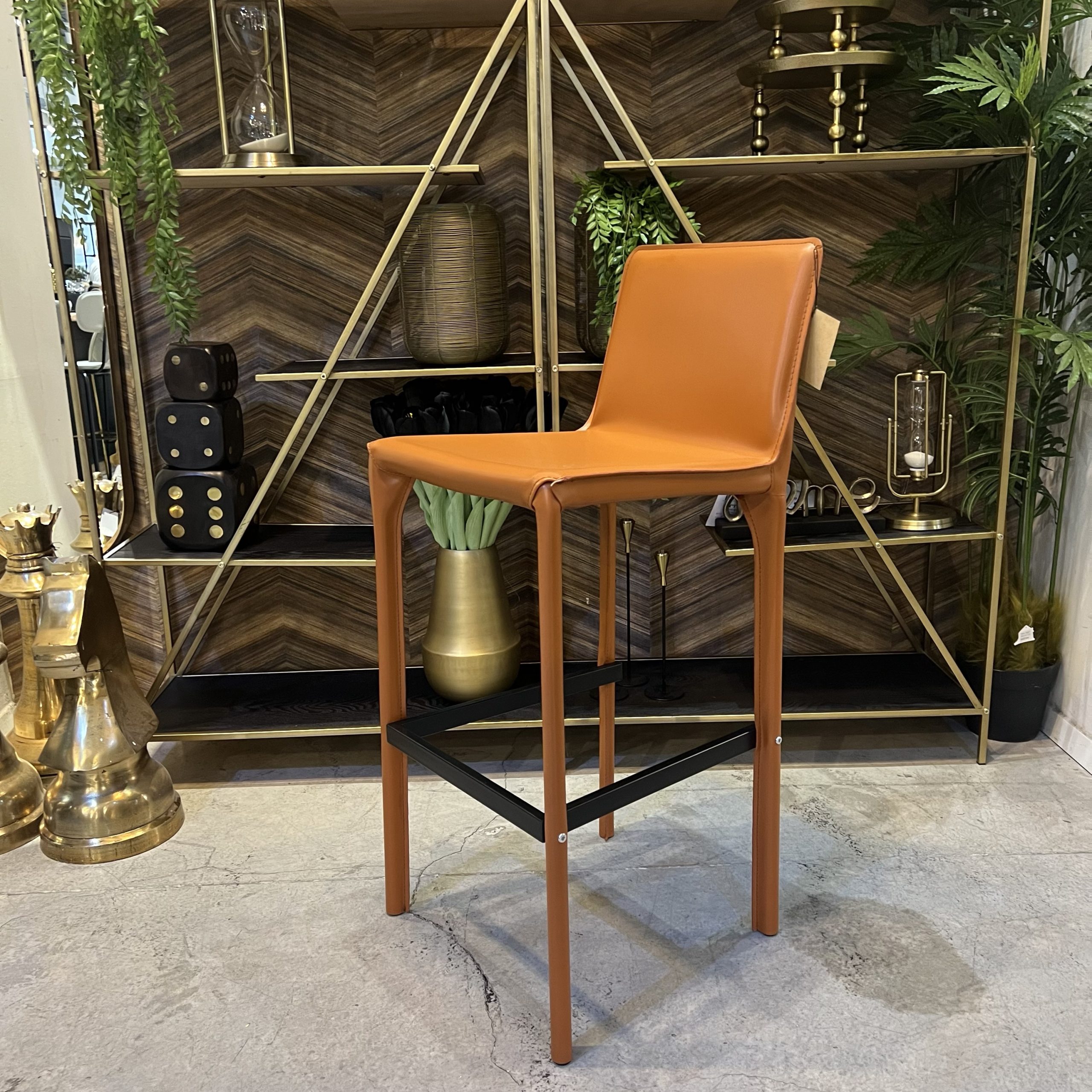 כיסא בר ויוינו יוקרתי דמוי עור חום דגם סינדי כיסא בר ויוינו יוקרתי דמוי עור חום דגם סינדי