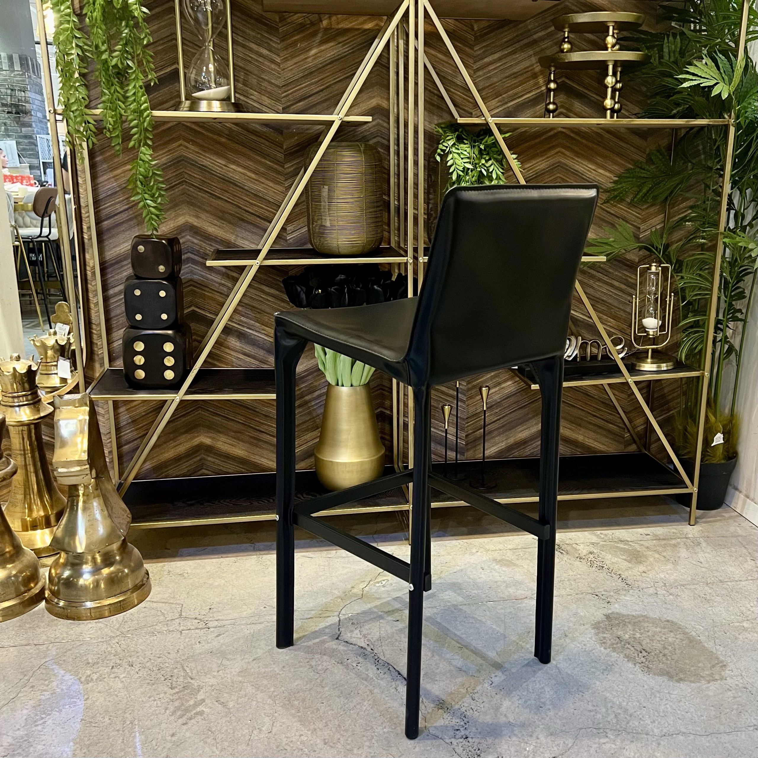 כיסא בר ויוינו יוקרתי דמוי עור שחור דגם סינדי כיסא בר ויוינו יוקרתי דמוי עור שחור דגם סינדי