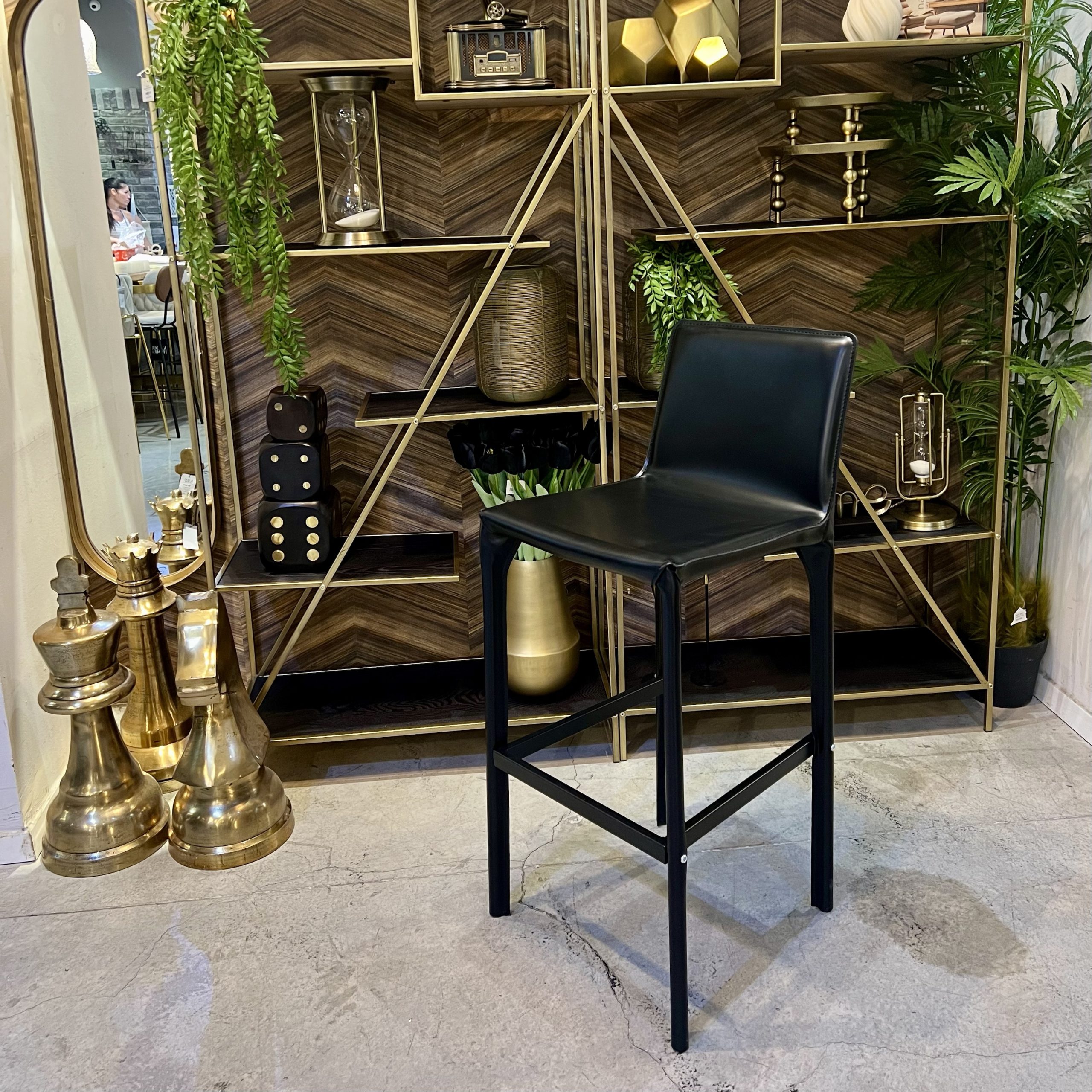 כיסא בר ויוינו יוקרתי דמוי עור שחור דגם סינדי כיסא בר ויוינו יוקרתי דמוי עור שחור דגם סינדי