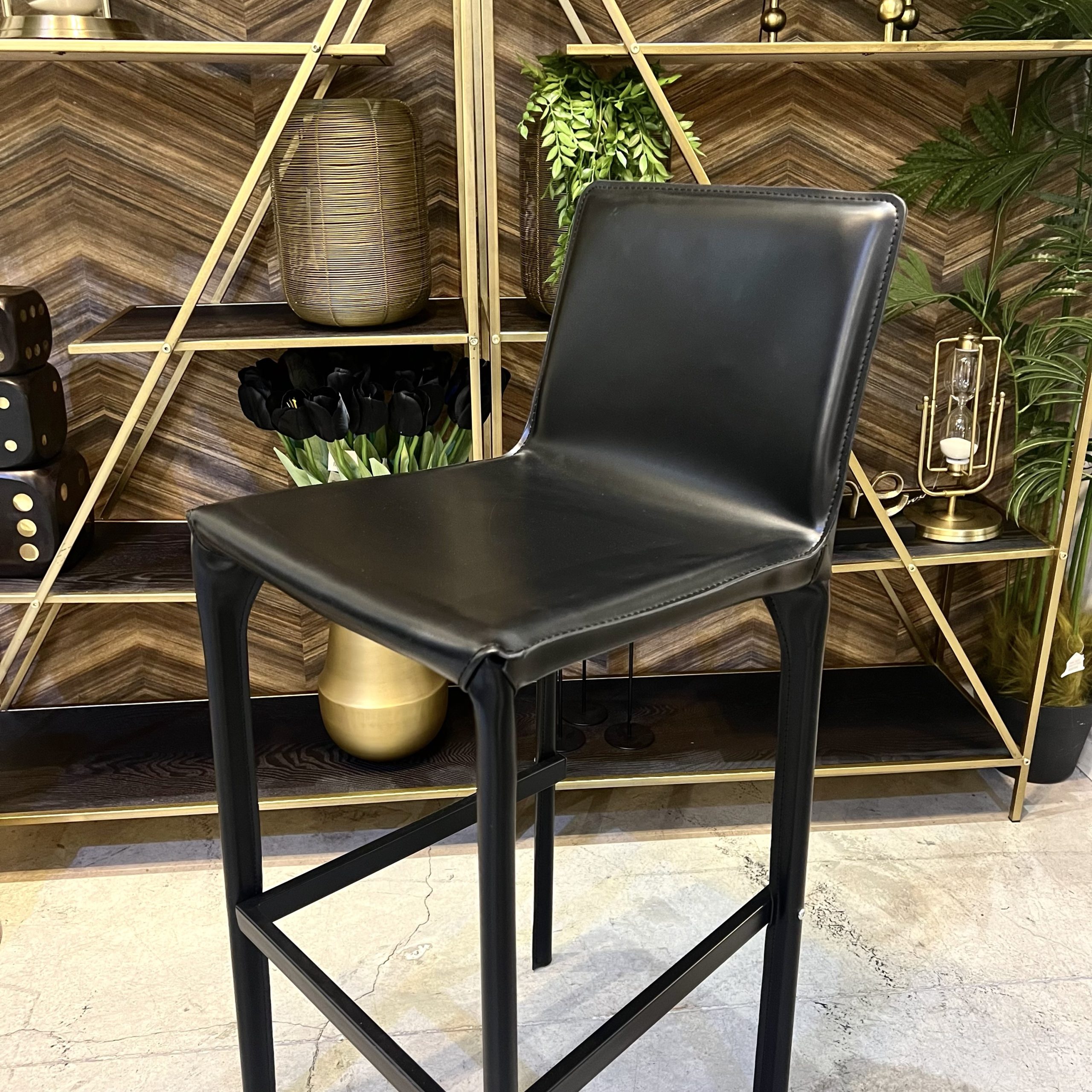 כיסא בר ויוינו יוקרתי דמוי עור שחור דגם סינדי כיסא בר ויוינו יוקרתי דמוי עור שחור דגם סינדי