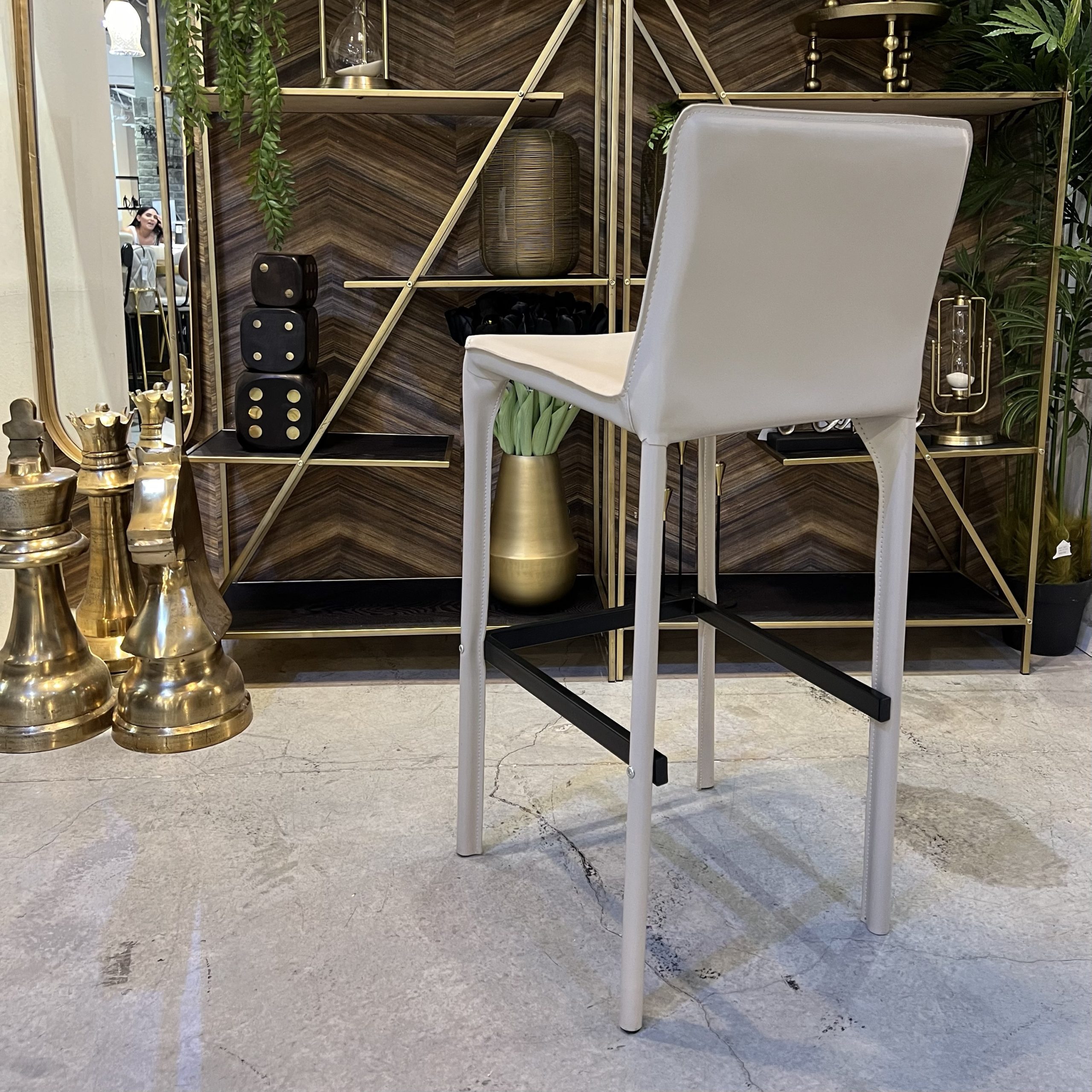 כיסא בר ויוינו יוקרתי דמוי עור בז דגם סינדי כיסא בר ויוינו יוקרתי דמוי עור בז דגם סינדי