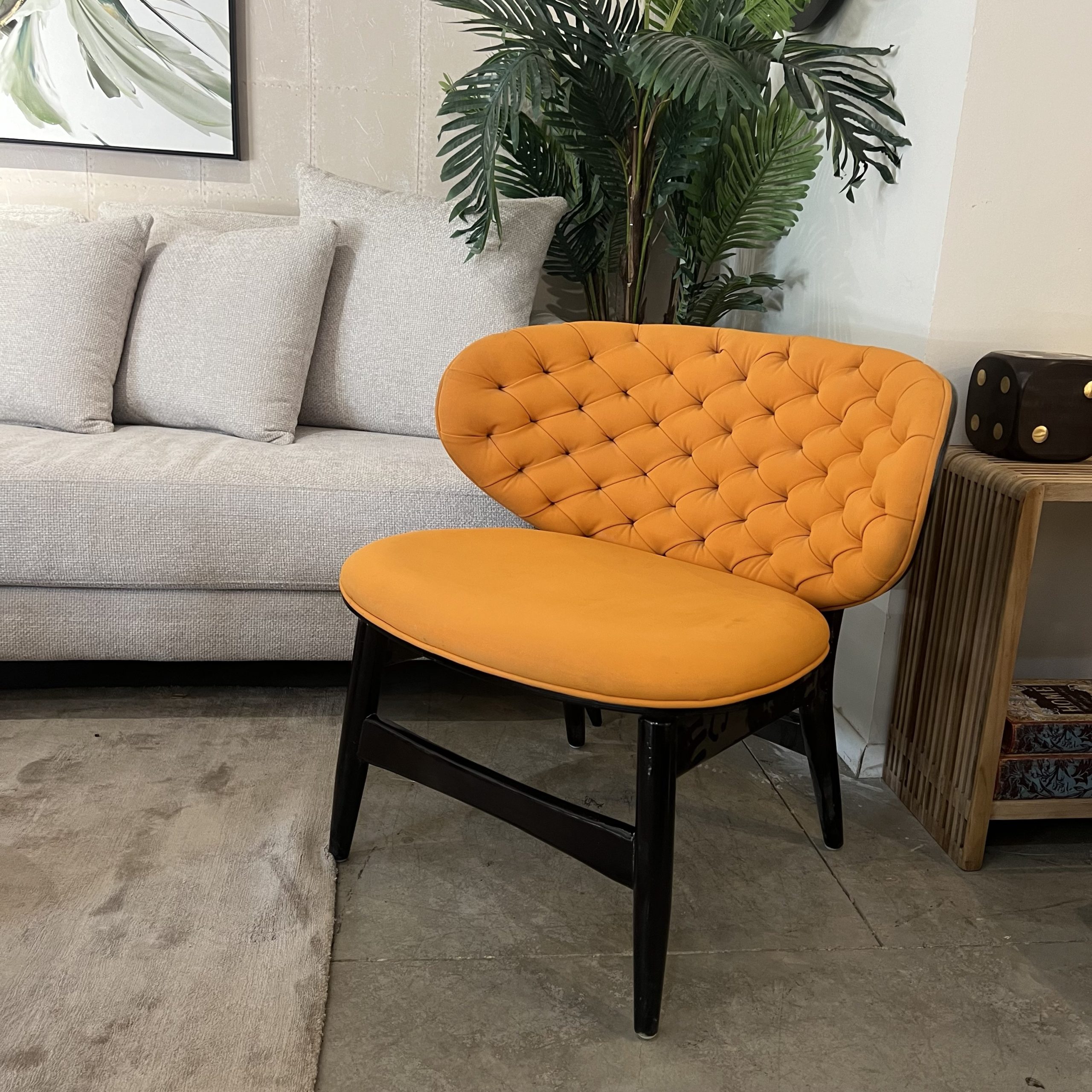 כורסא קפיטונז כתומה דגם איקו כורסא קפיטונז כתומה דגם איקו