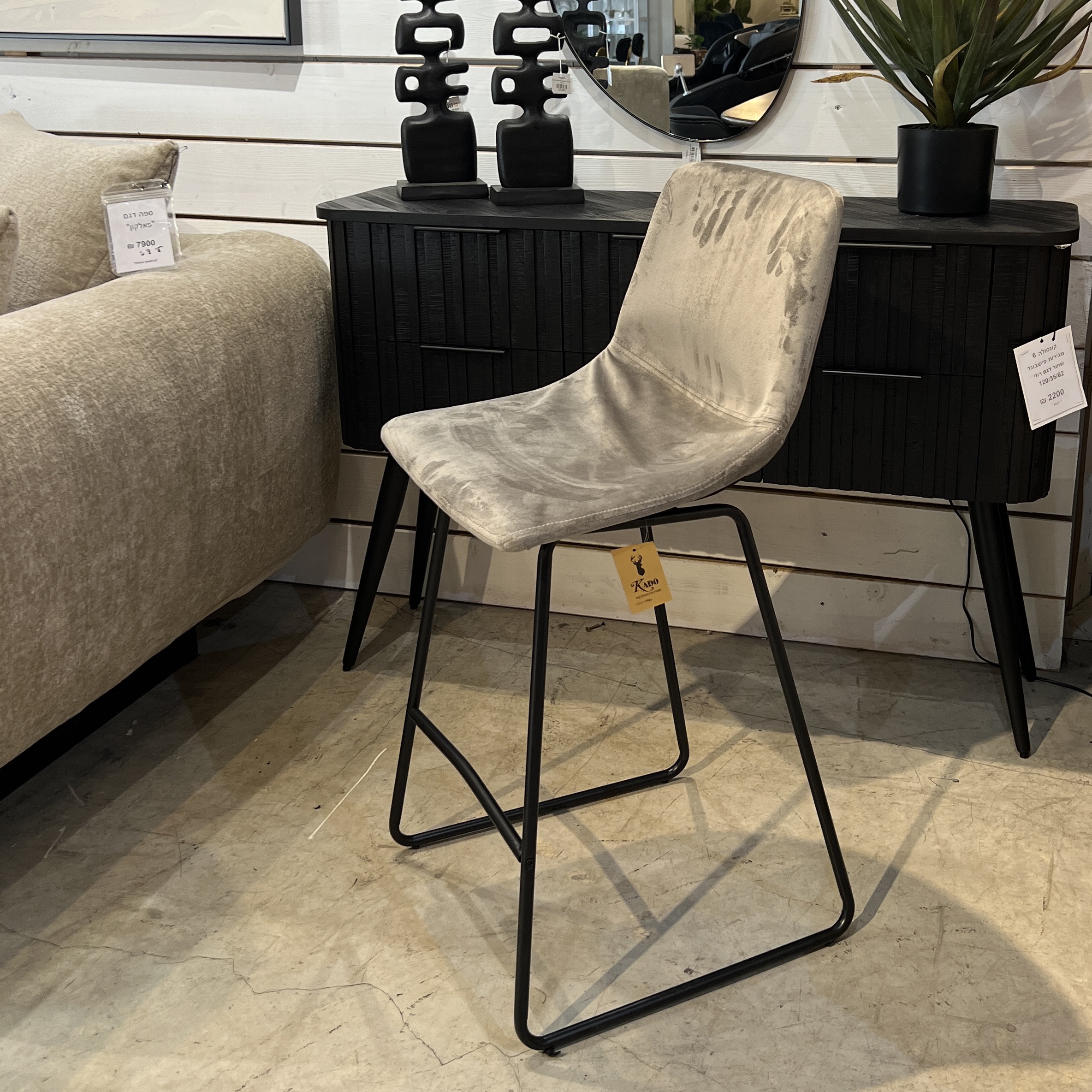 כיסא בר דגם אריזונה חלק קטיפה אפור בהיר