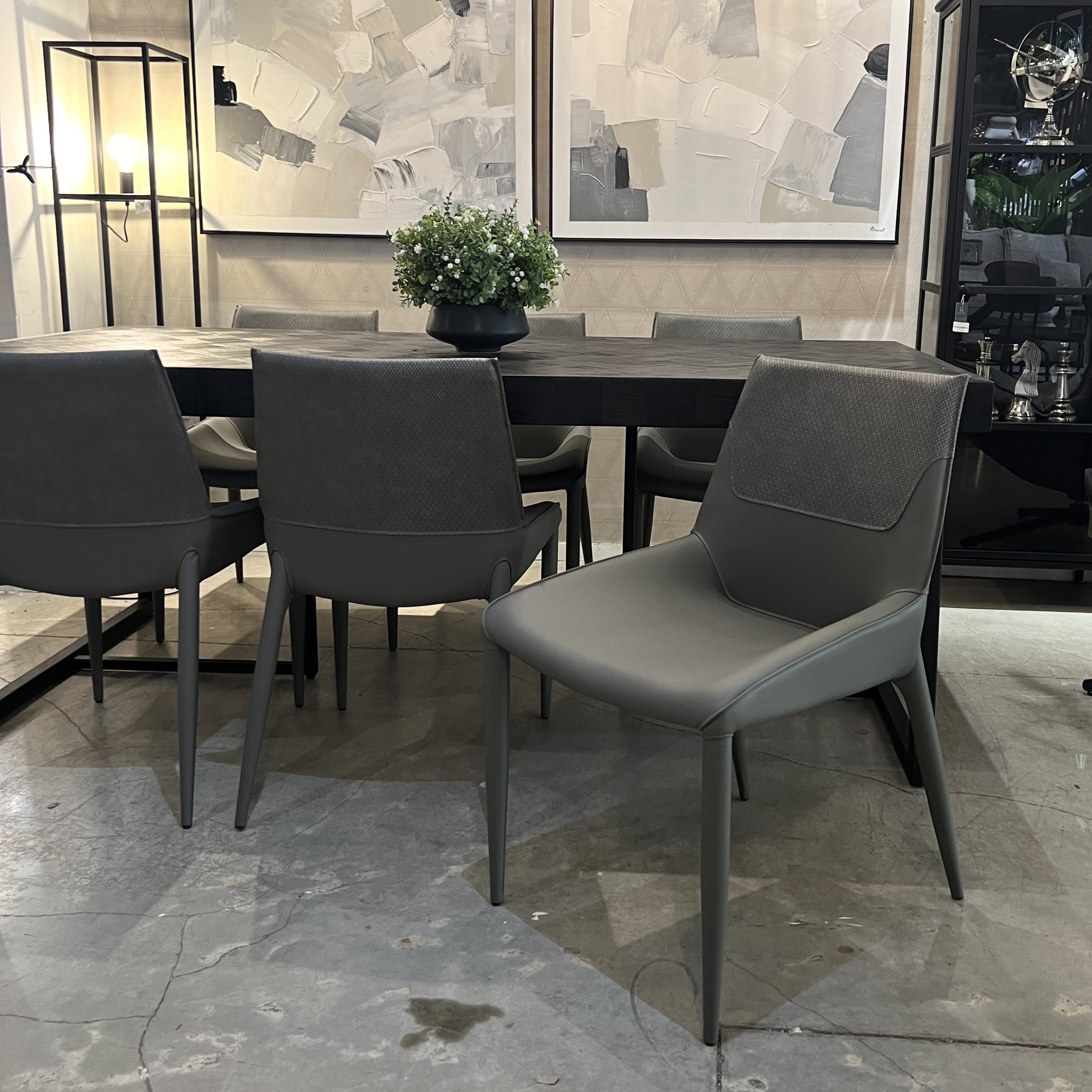 כיסא מעוצב יוקרתי דמוי עור אפור דגם פבריציו כיסא מעוצב יוקרתי דמוי עור אפור דגם פבריציו