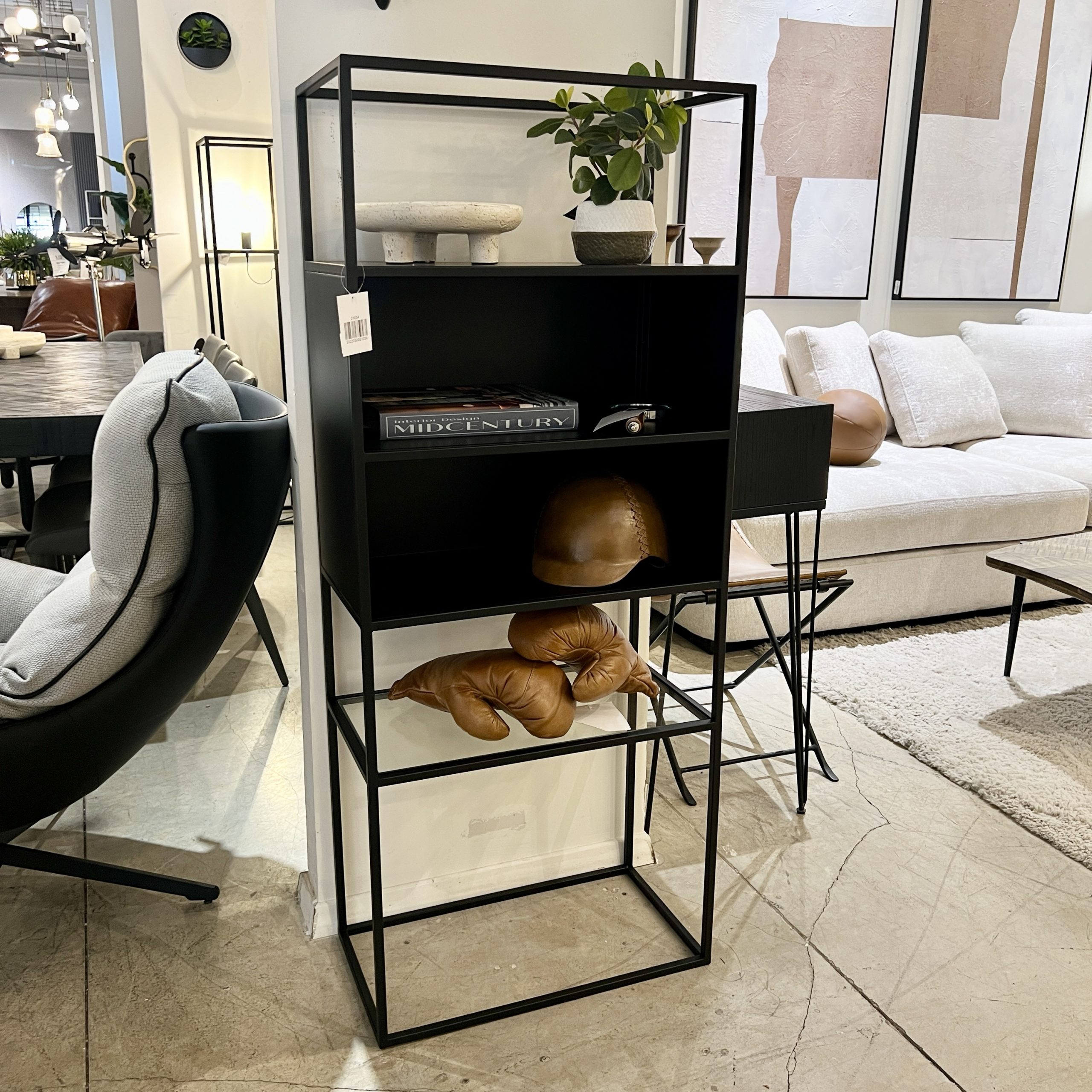 מדף מתכת שחור מדף מתכת שחור