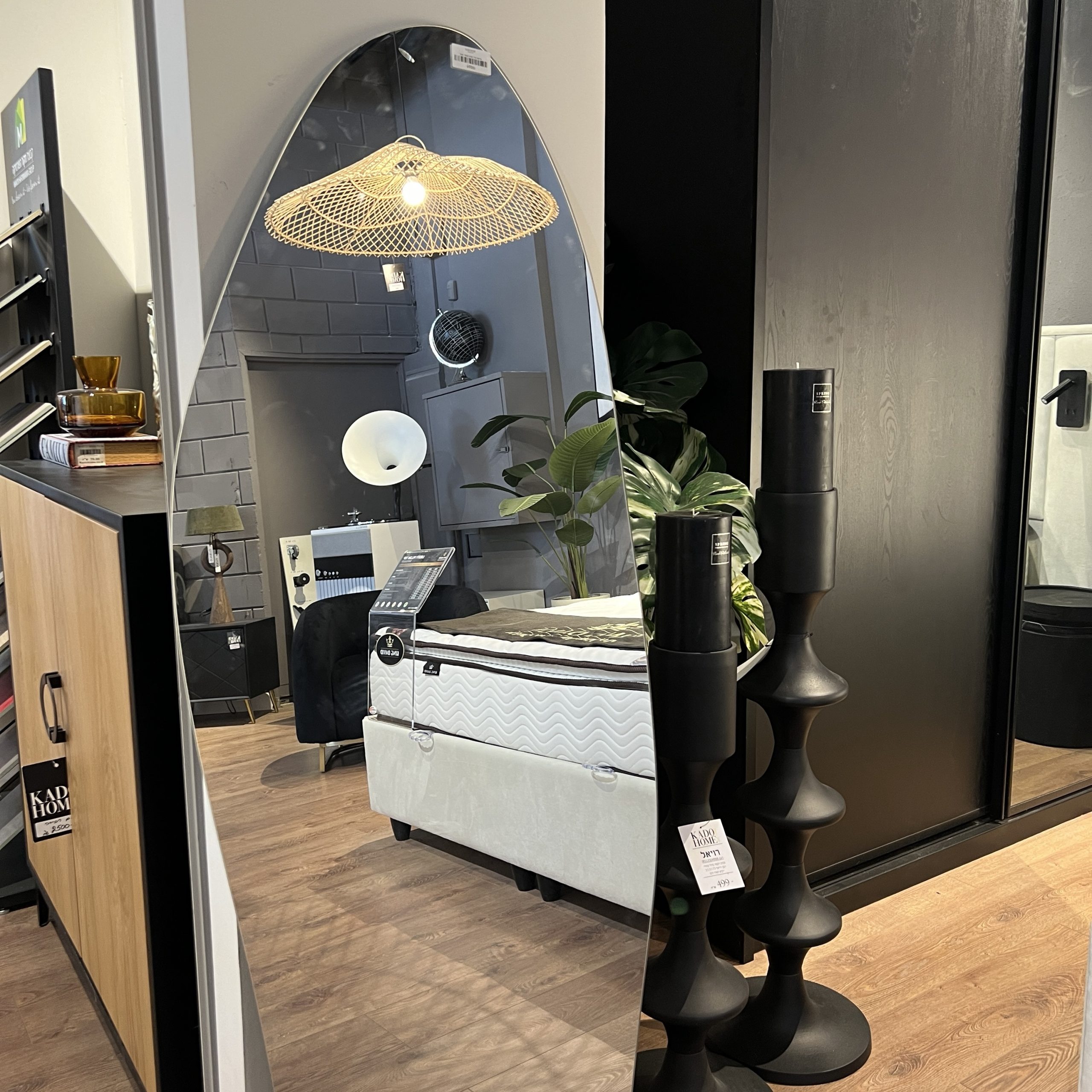 מראת קיר נטיף עומד דגם עוזי מראת קיר נטיף עומד דגם עוזי