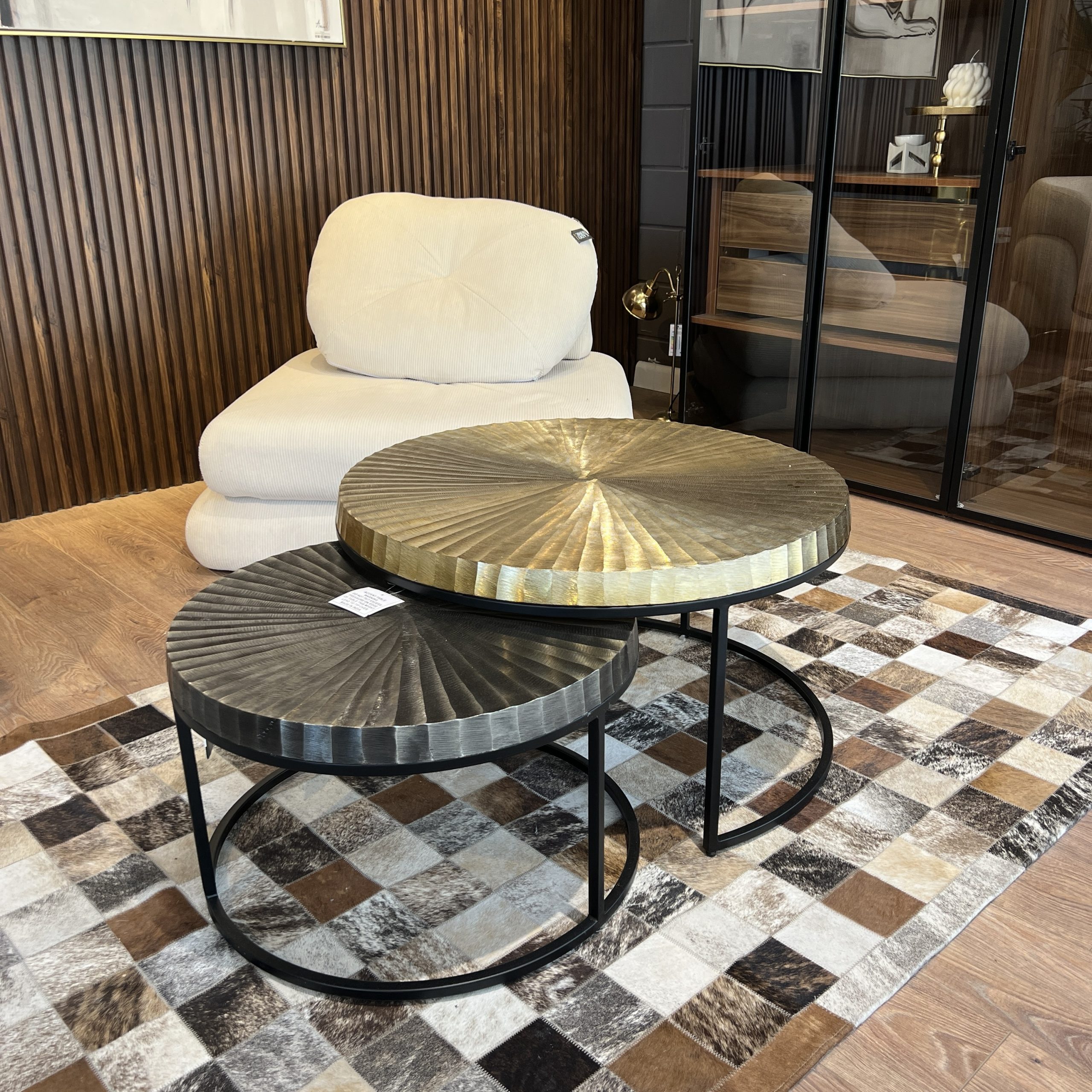זוג שולחנות לסלון עגולים בראס דגם גולי זוג שולחנות לסלון עגולים בראס דגם גולי