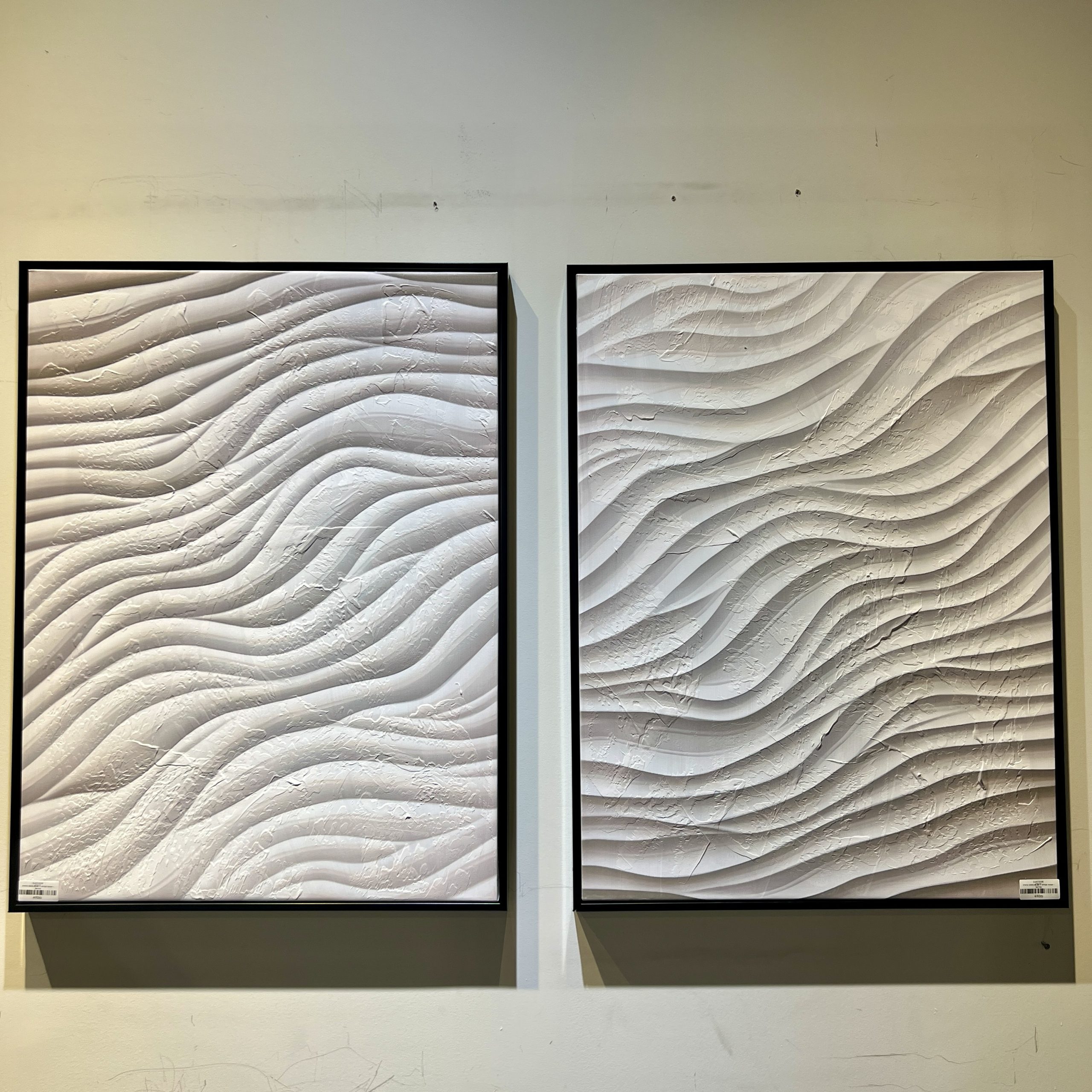 תמונה גלים בהירים עבודת יד מסגרת שחורה תמונה גלים בהירים עבודת יד מסגרת שחורה