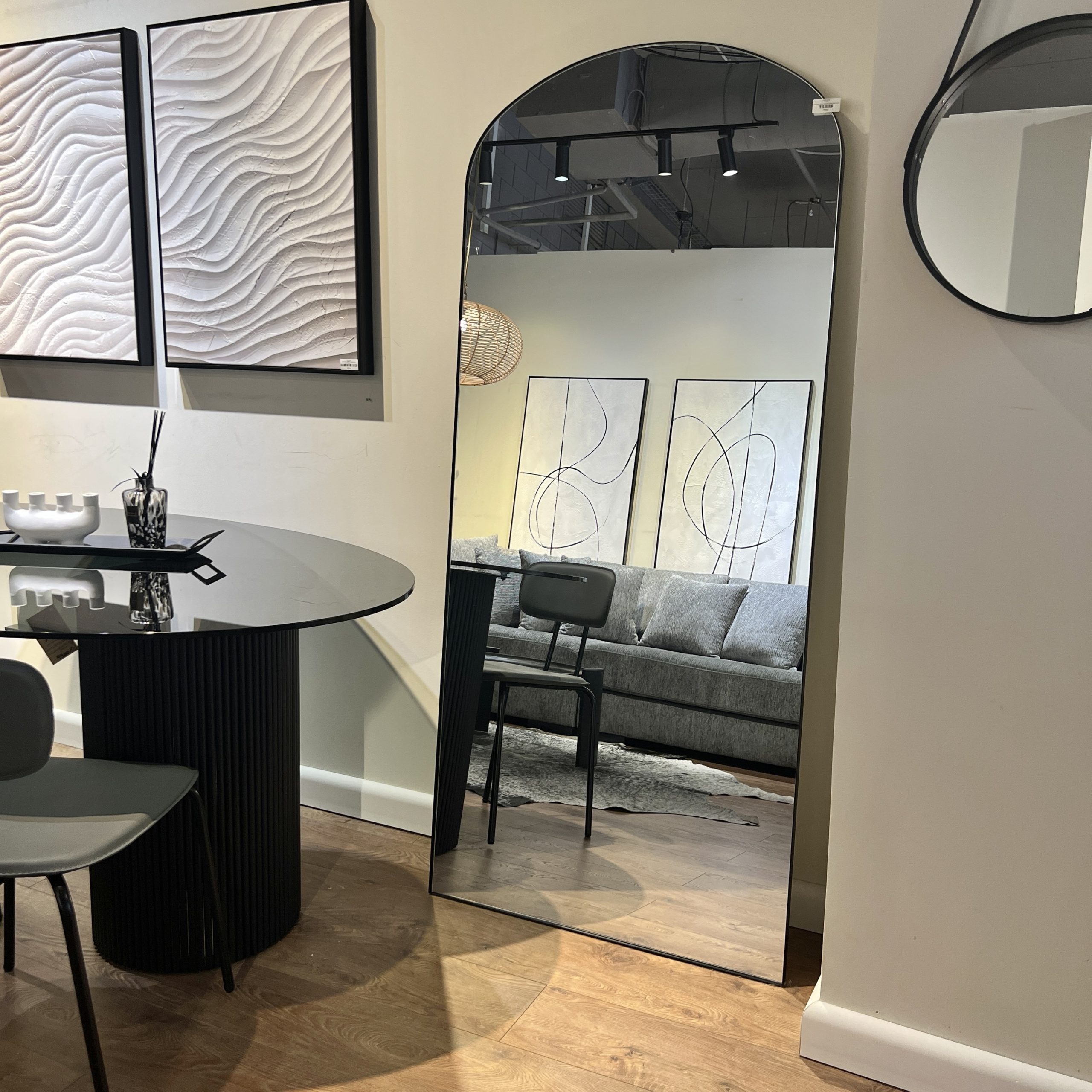 מראה חצי מעוגלת שחור דגם שחם מראה חצי מעוגלת שחור דגם שחם