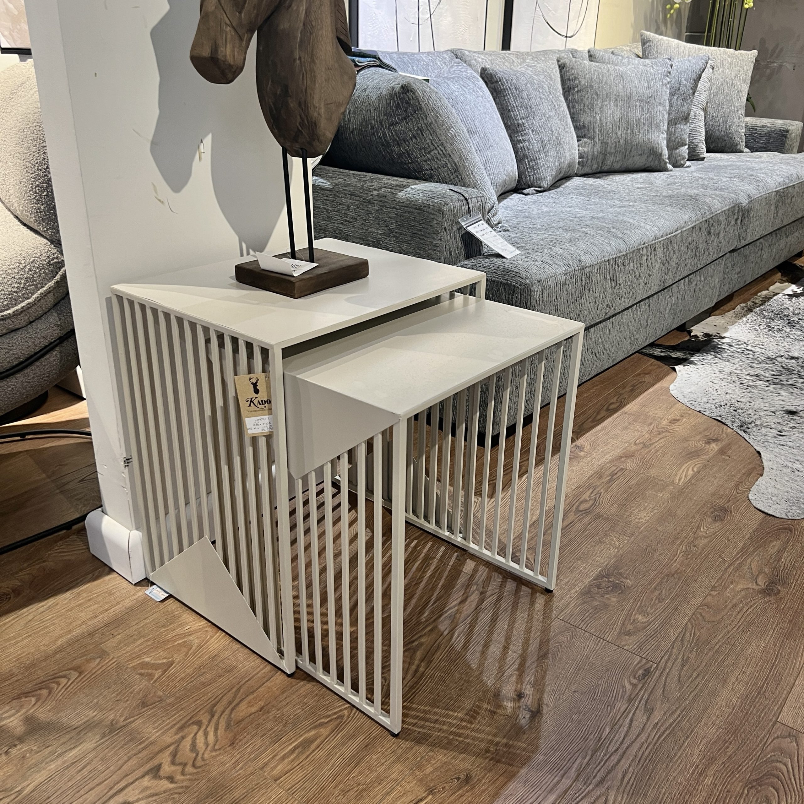 סט 2 שולחנות מתכת משולש ופסים דגם שחם סט 2 שולחנות מתכת משולש ופסים דגם שחם