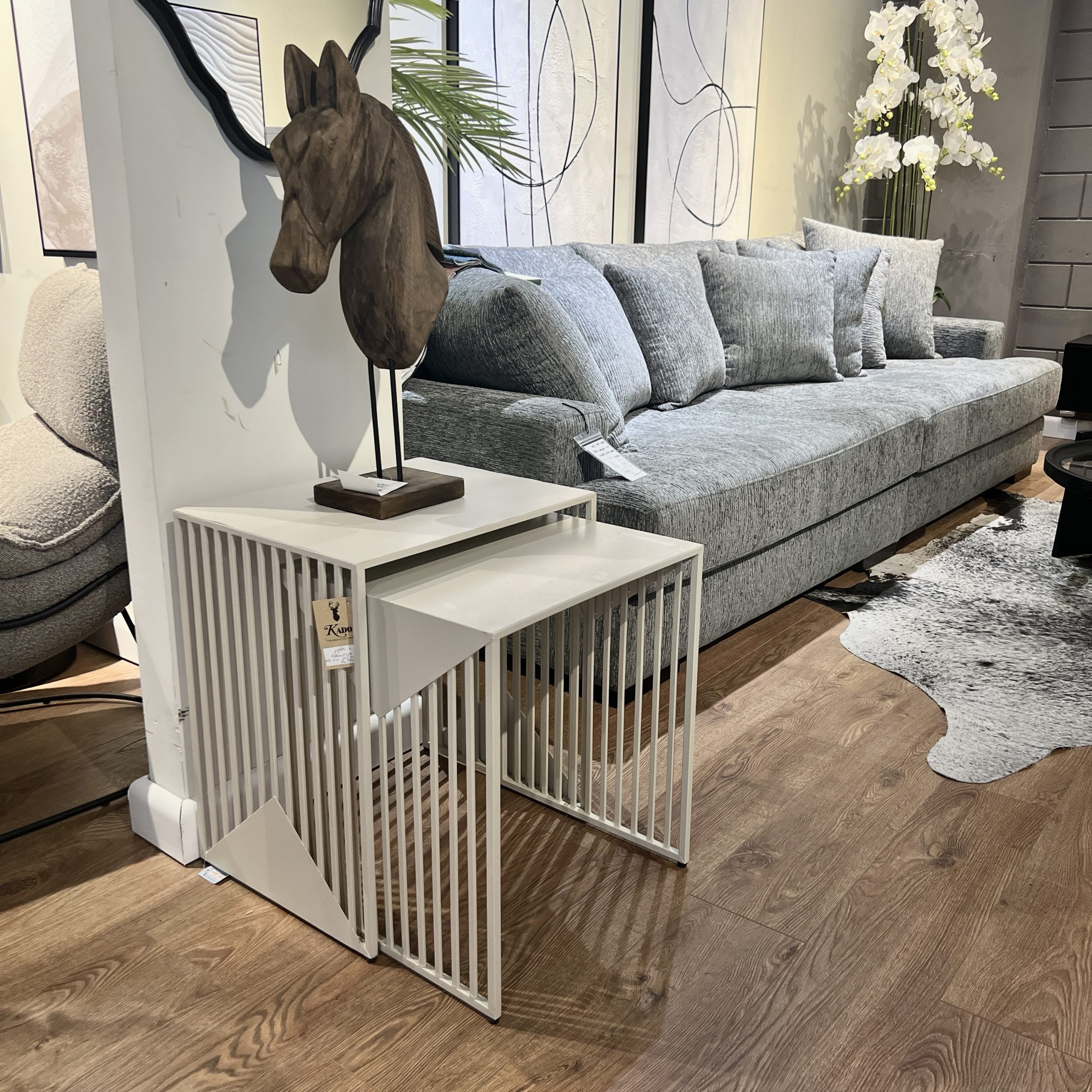 סט 2 שולחנות מתכת משולש ופסים דגם שחם סט 2 שולחנות מתכת משולש ופסים דגם שחם