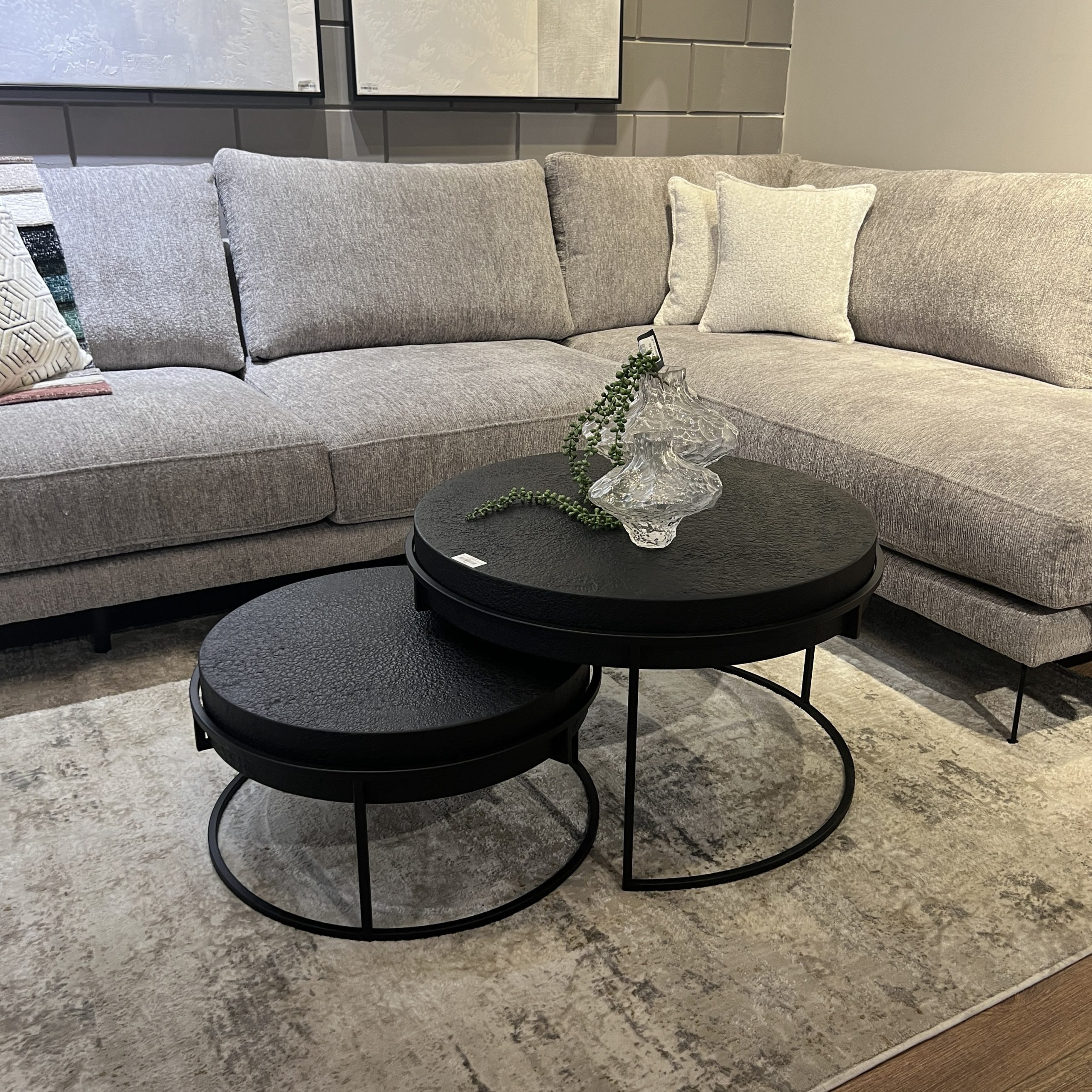 סט שולחנות סלון עגולים בטון שחור דגם רוני סט שולחנות סלון עגולים בטון שחור דגם רוני