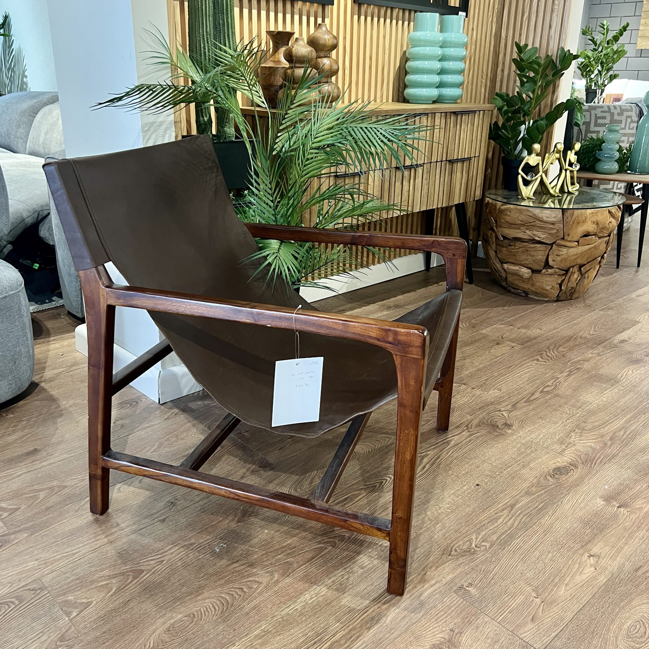 כורסא עור חום דגם מלי כורסא עור חום דגם מלי