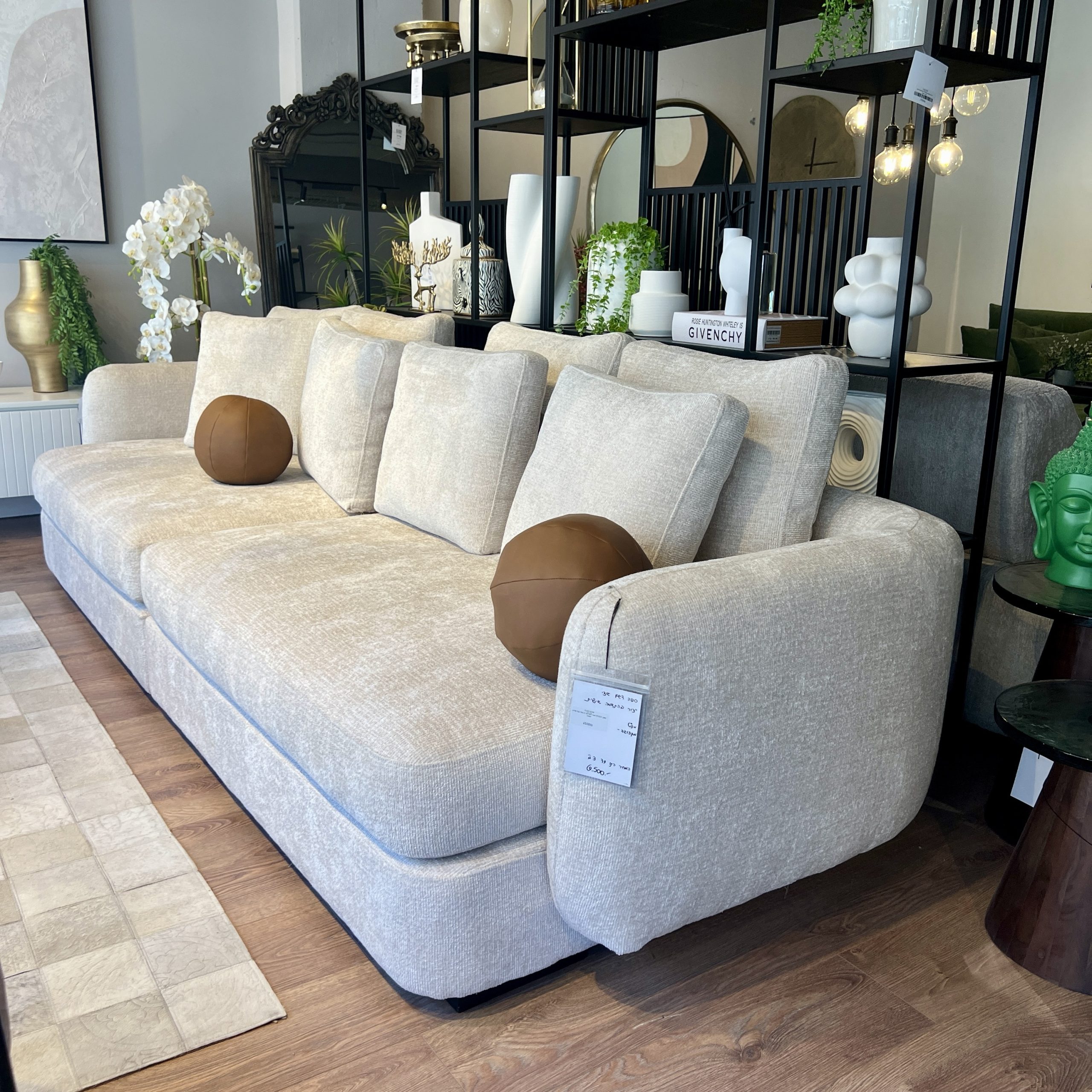 ספה מעוצבת דגם גוצ׳ה ספה מעוצבת דגם גוצ׳ה