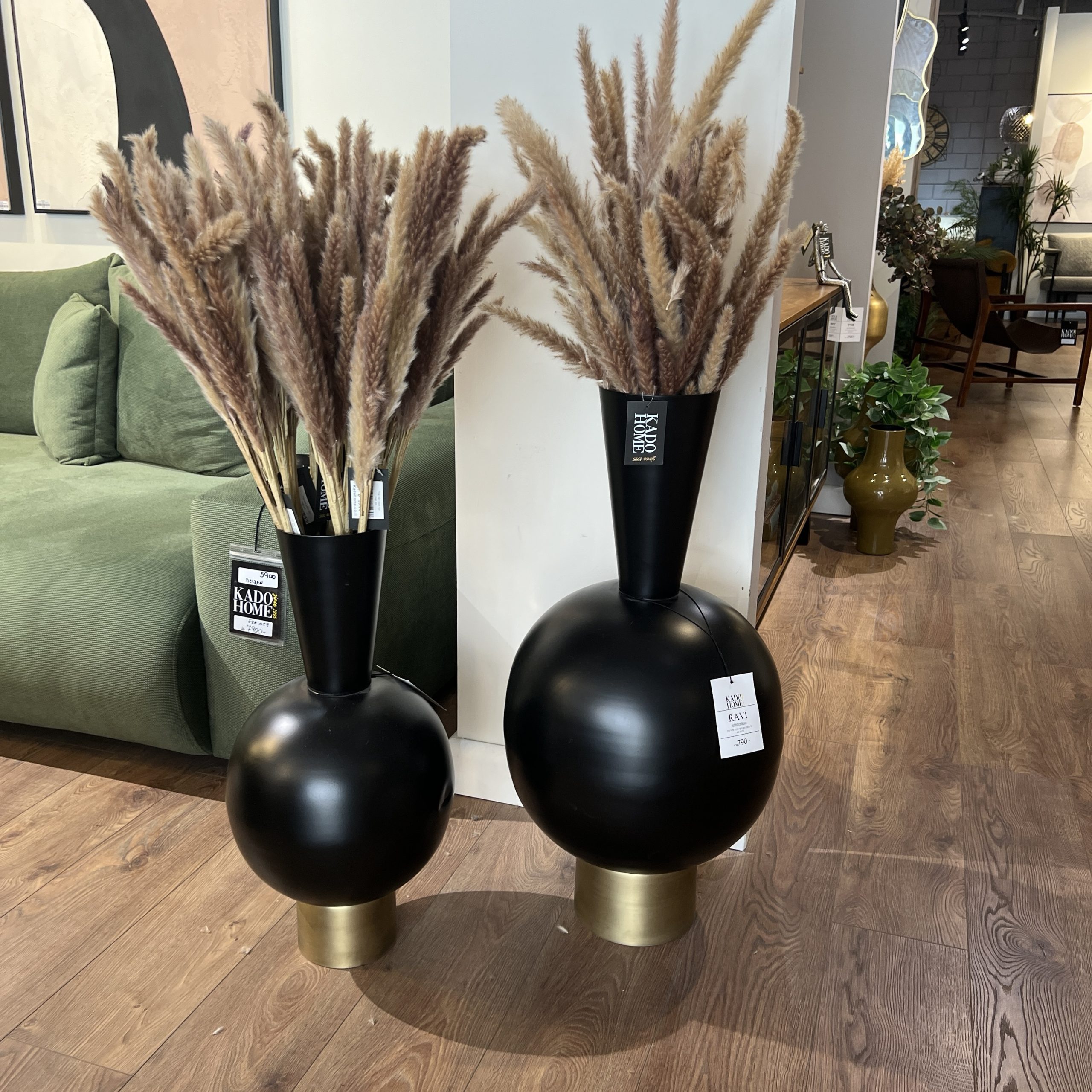 כד מתכת דגם ראבי קונוס שחור כד מתכת דגם ראבי קונוס שחור