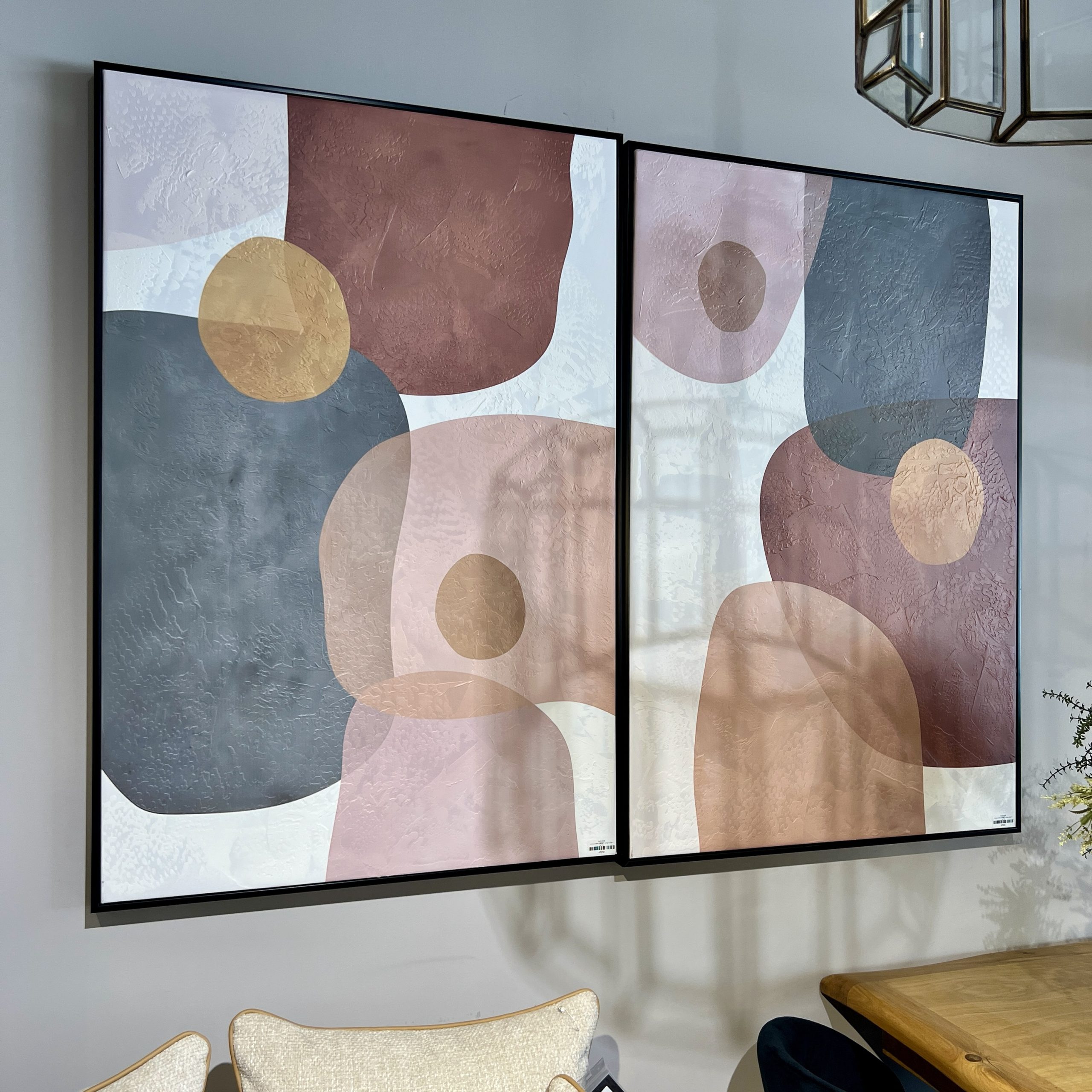 תמונת עיגולים צבעונים עבודת יד ומסגרת שחורה תמונת עיגולים צבעונים עבודת יד ומסגרת שחורה