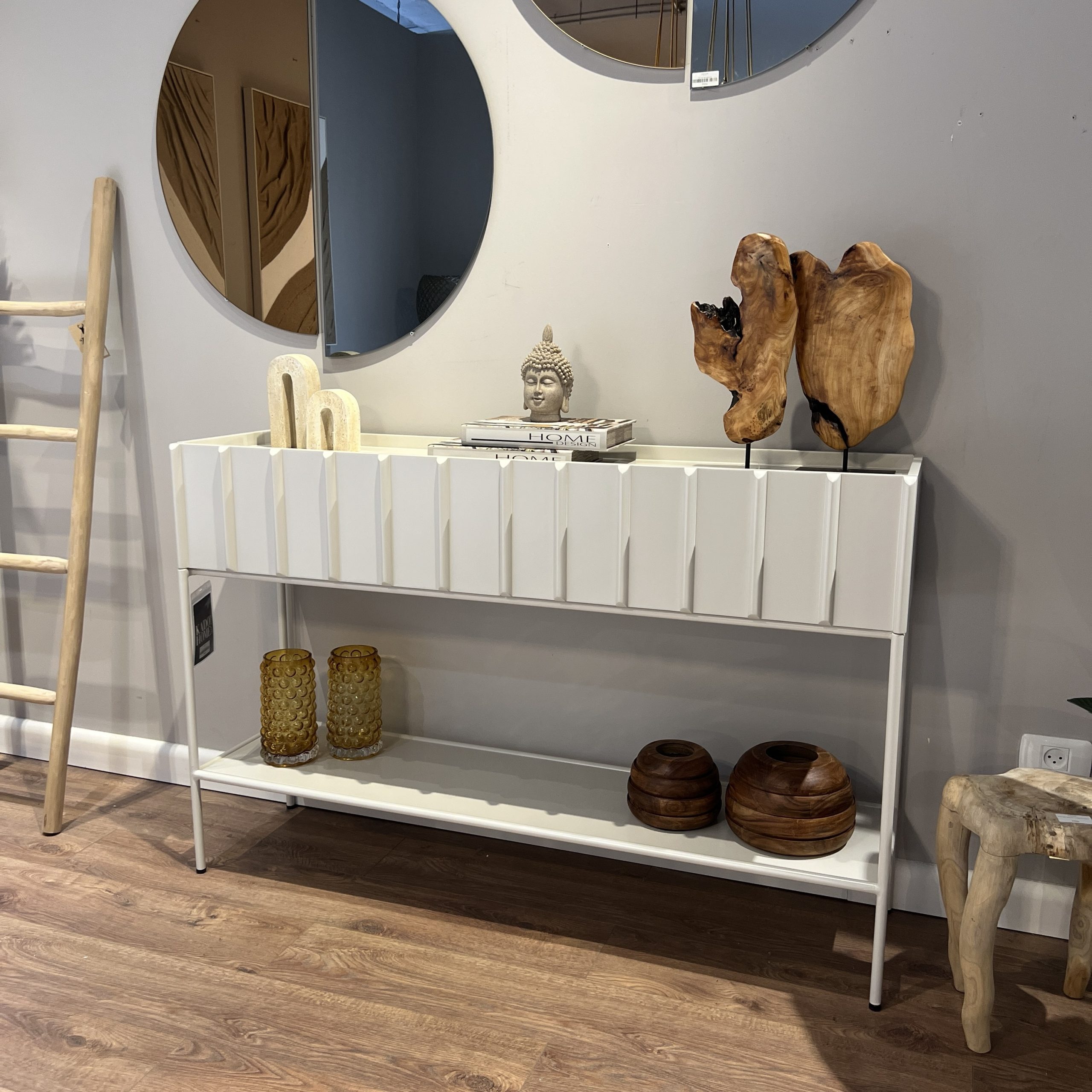 קונסולה פסים דגם אורבן קונסולה פסים דגם אורבן