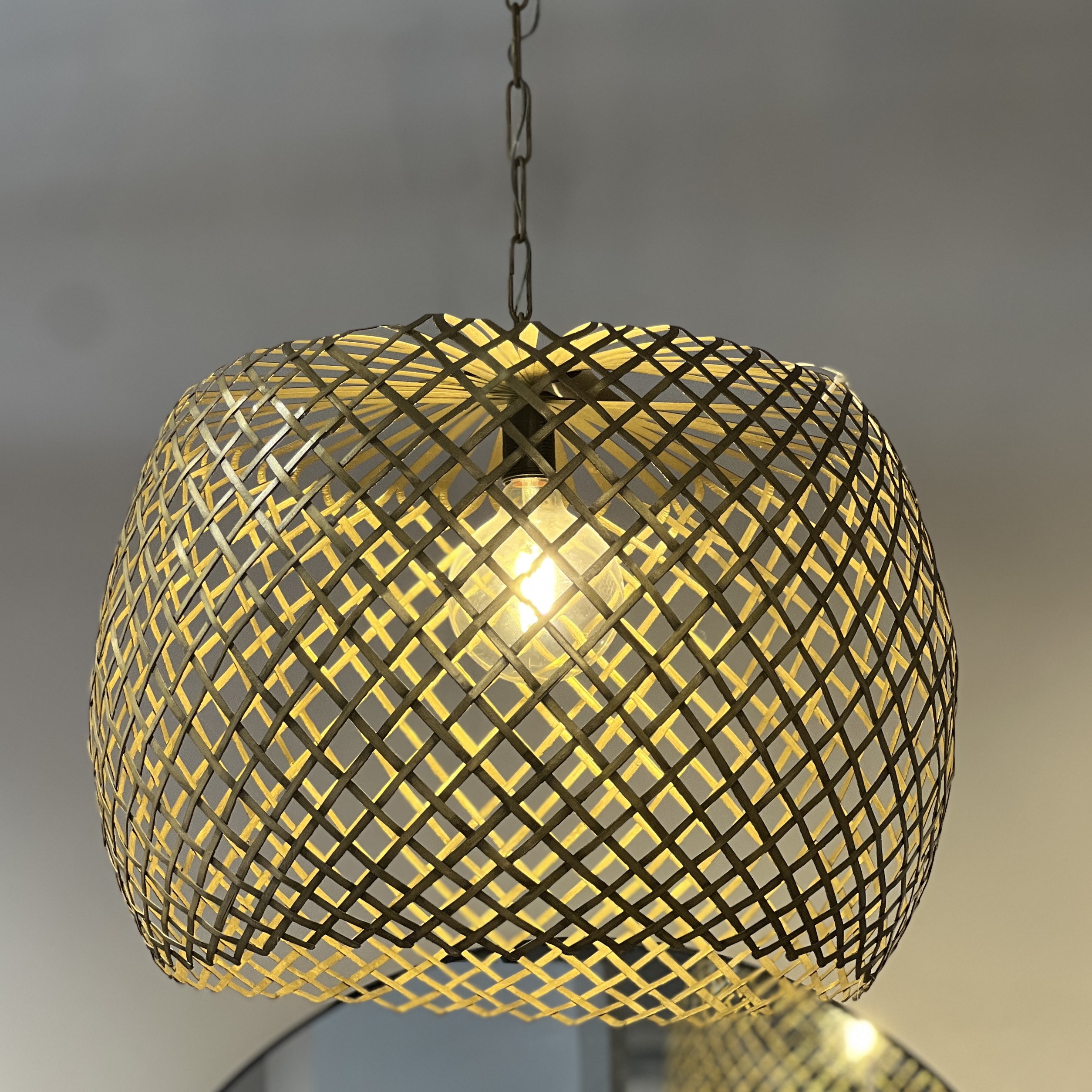 מנורה תליה דגם אמבסדור זהב מנורה תליה דגם אמבסדור זהב