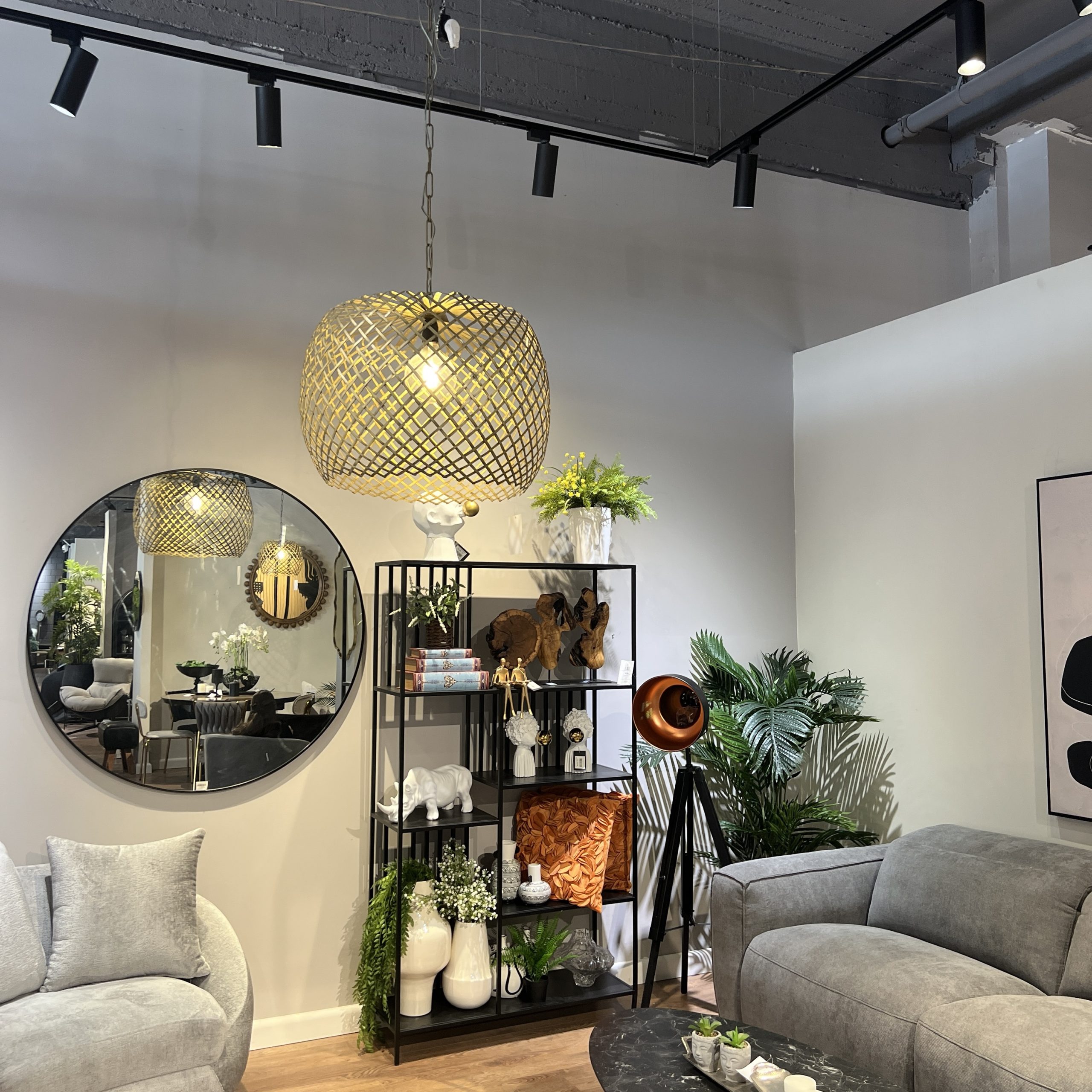 מנורה תליה דגם אמבסדור זהב מנורה תליה דגם אמבסדור זהב