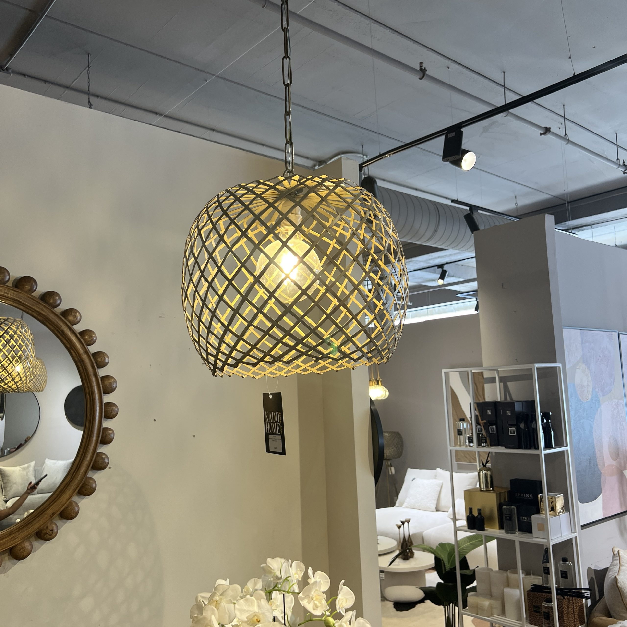 מנורה תליה דגם אמבסדור זהב מנורה תליה דגם אמבסדור זהב