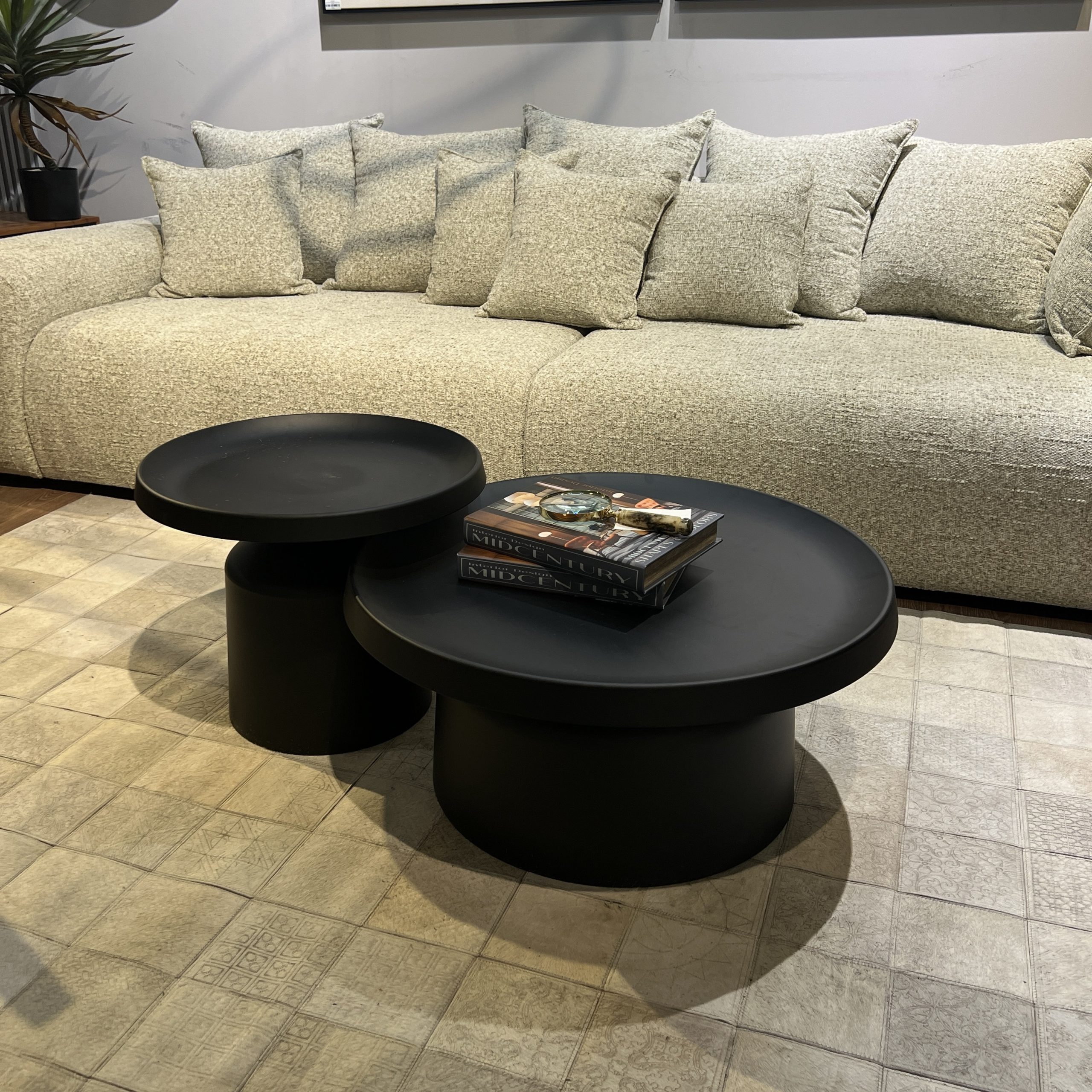 סט שולחנות סלון עגולים קלין בלק דגם קימי סט שולחנות סלון עגולים קלין בלק דגם קימי