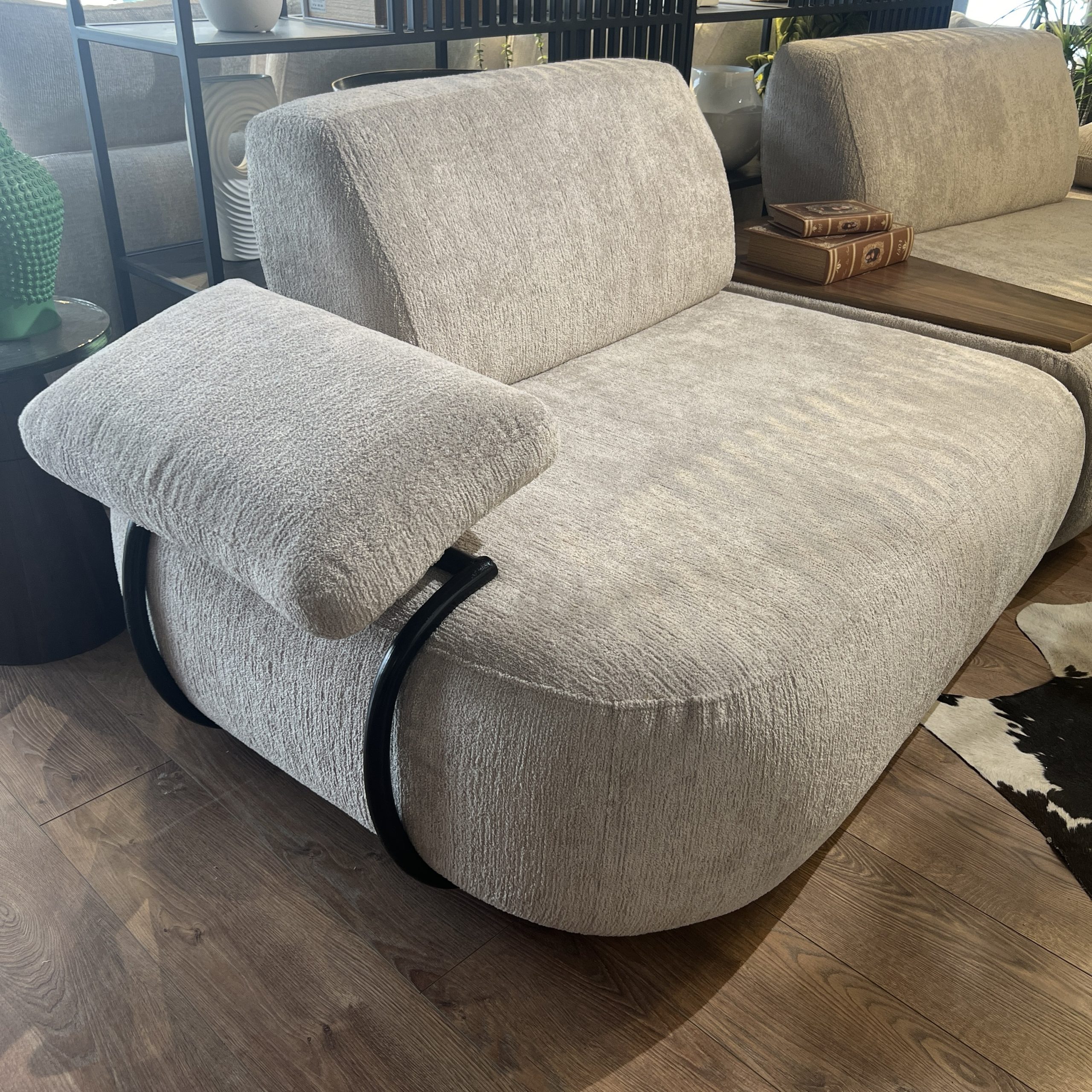 ספה מעוצבת דגם אוסקר מתצוגה