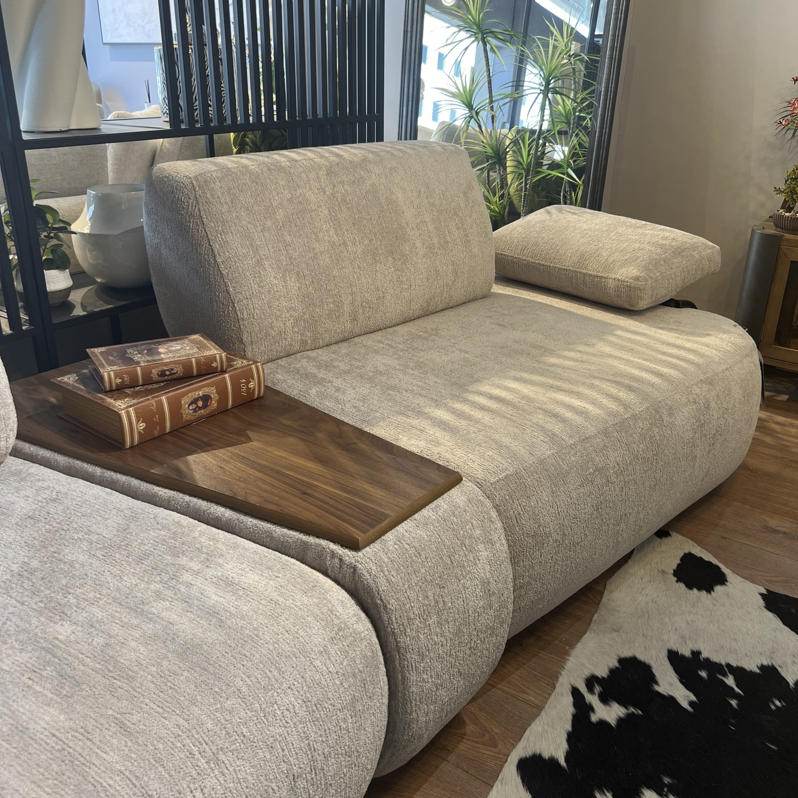 ספה מעוצבת דגם אוסקר מתצוגה