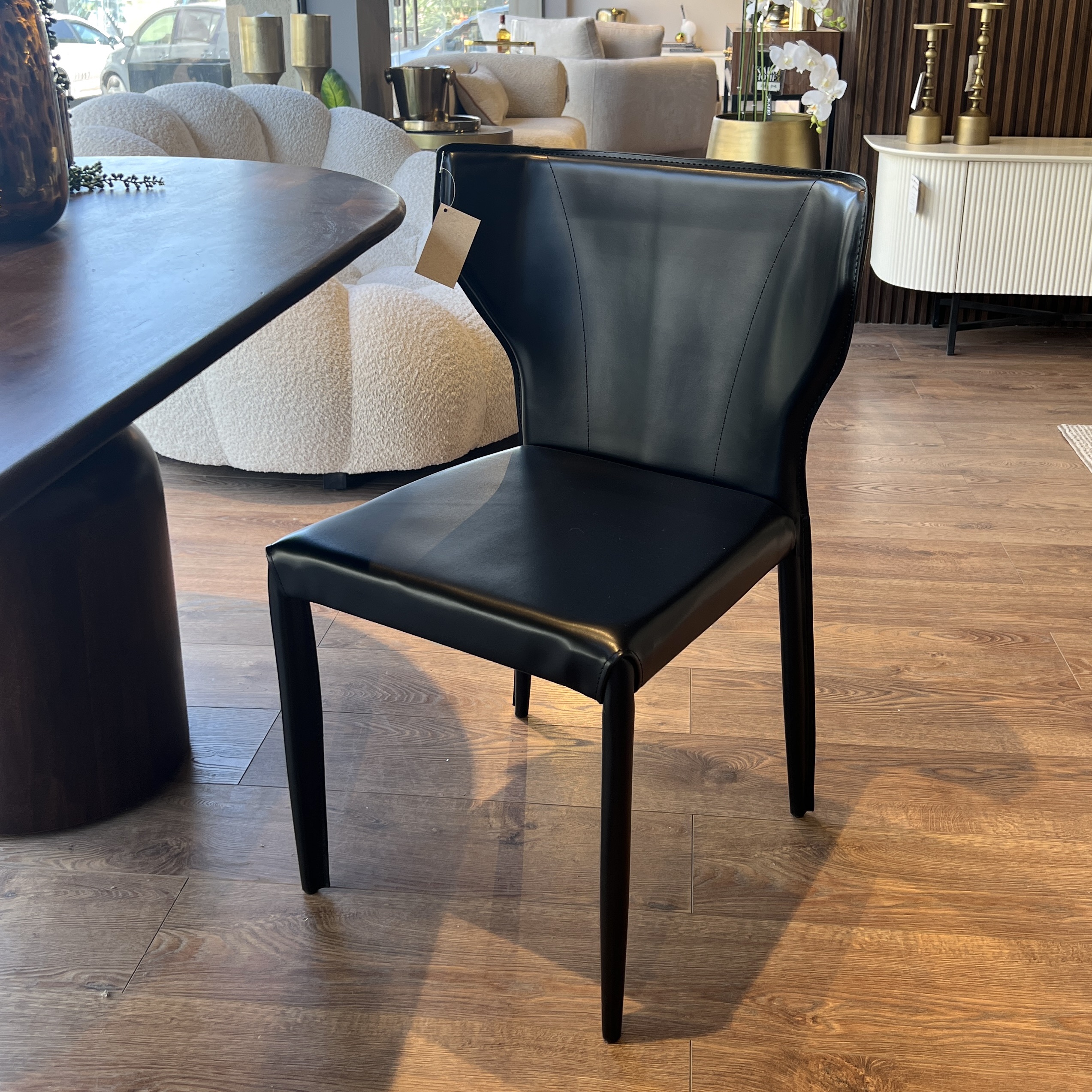 כיסא מעוצב יוקרתי דמוי עור שחור דגם מרציאנו כיסא מעוצב יוקרתי דמוי עור שחור דגם מרציאנו