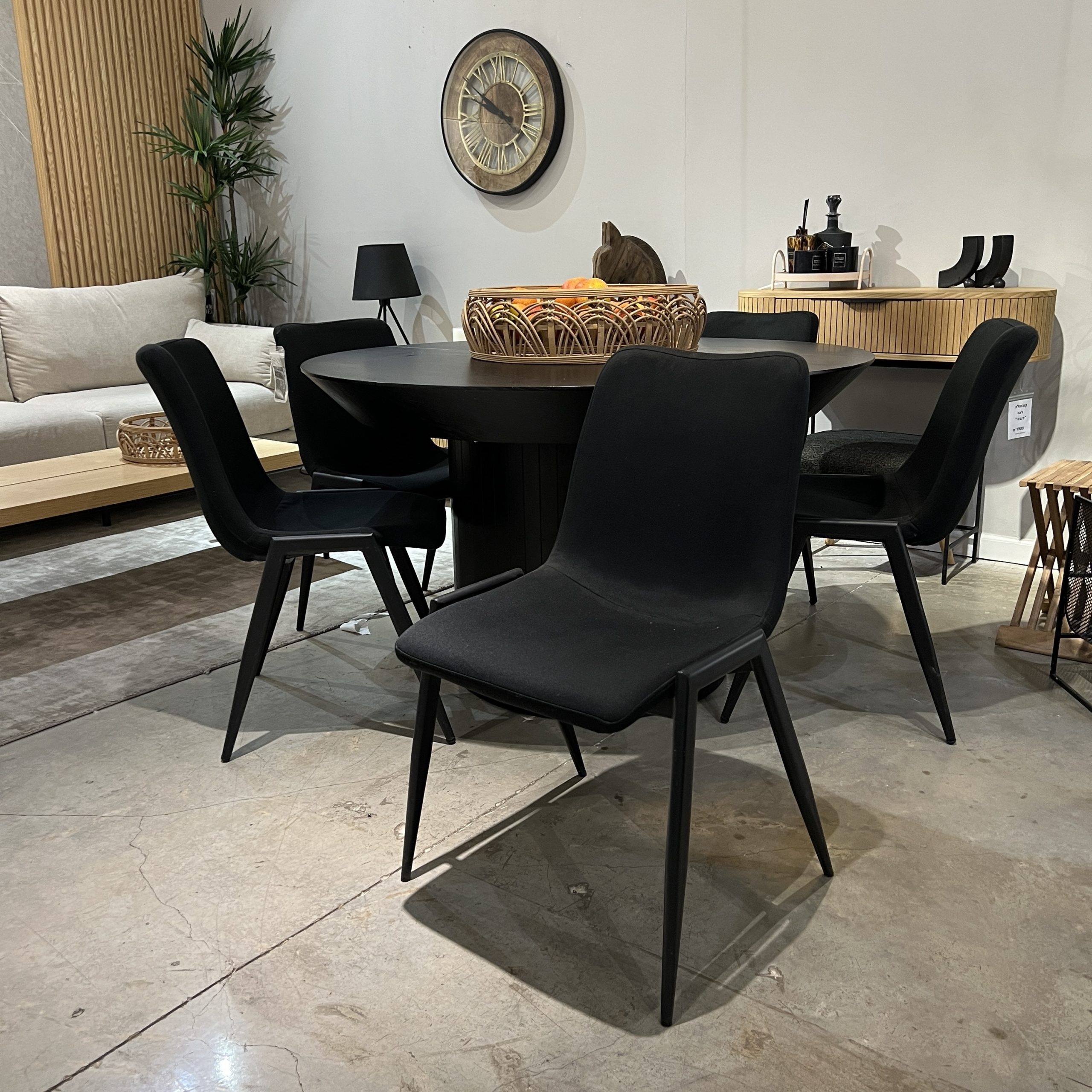 כיסא שחור מעוצב דגם קליפטון