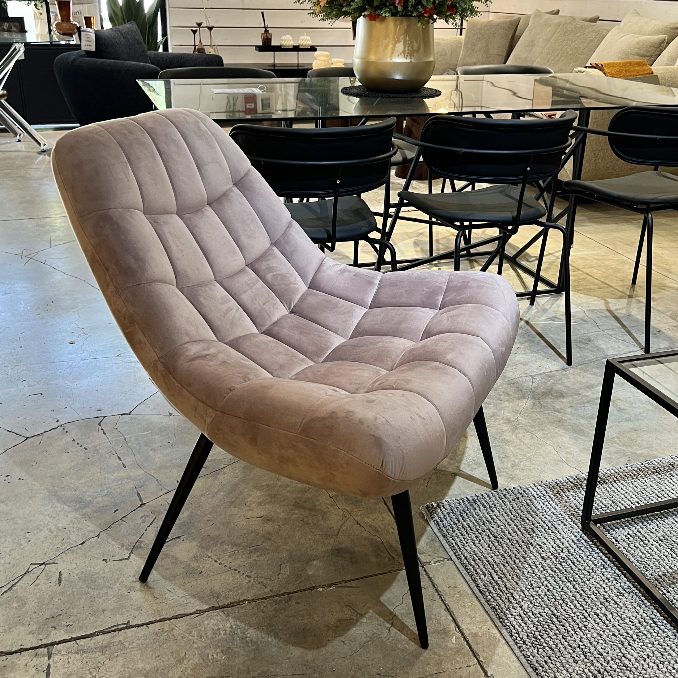 כורסא בד קטיפה ורוד דגם מון כורסא בד קטיפה ורוד דגם מון