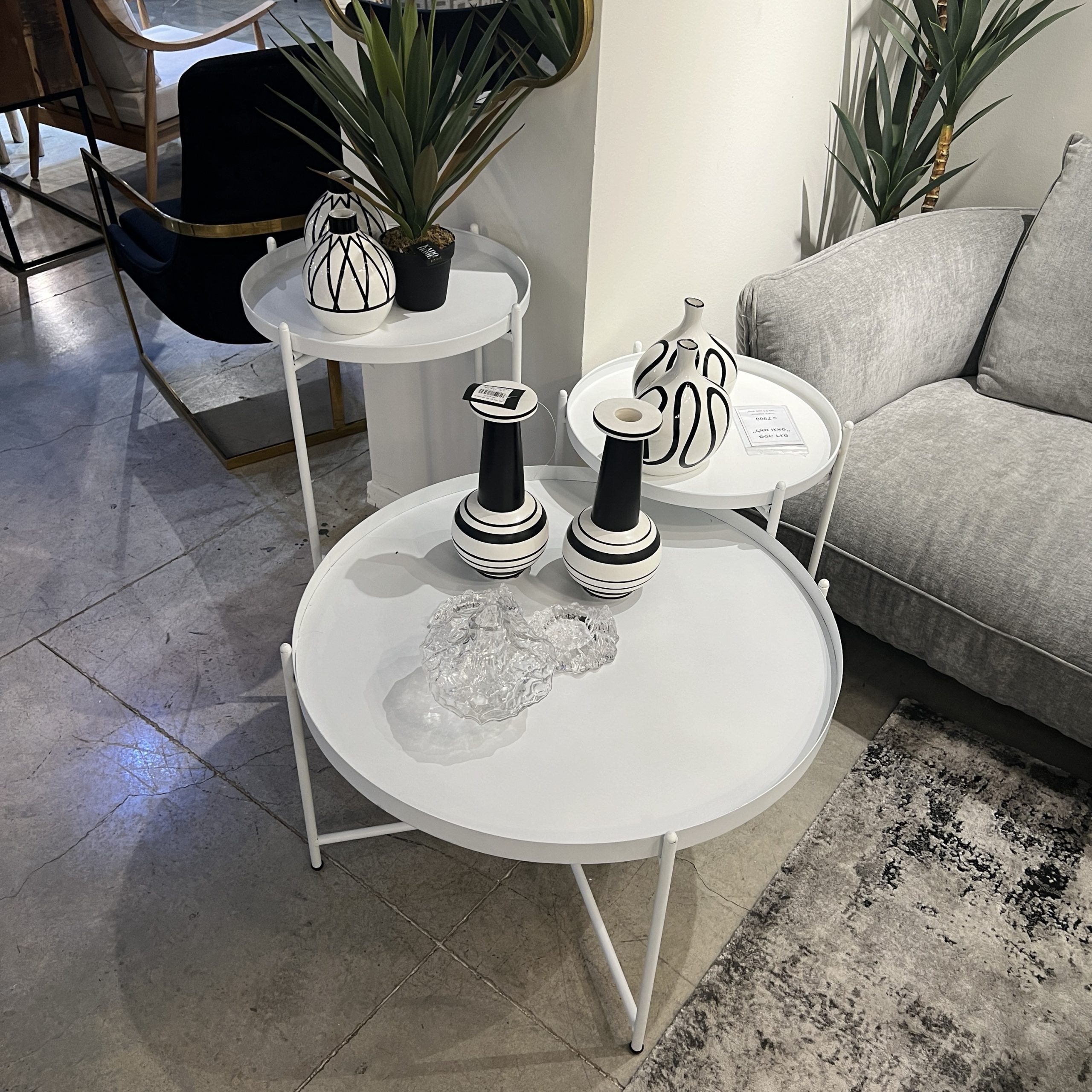 סט שולחנות לבן דגם בריק סט שולחנות לבן דגם בריק