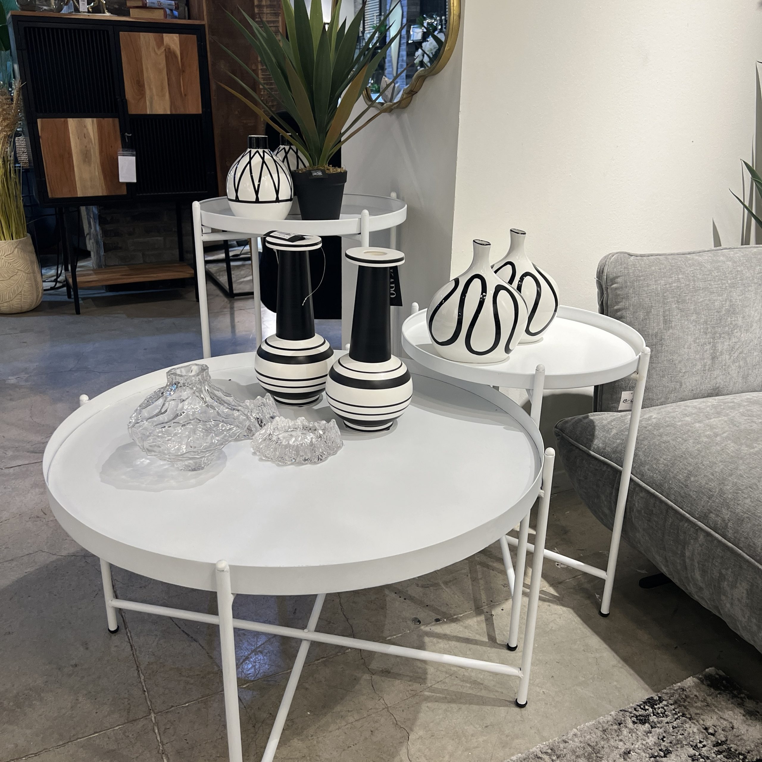 סט שולחנות לבן דגם בריק סט שולחנות לבן דגם בריק