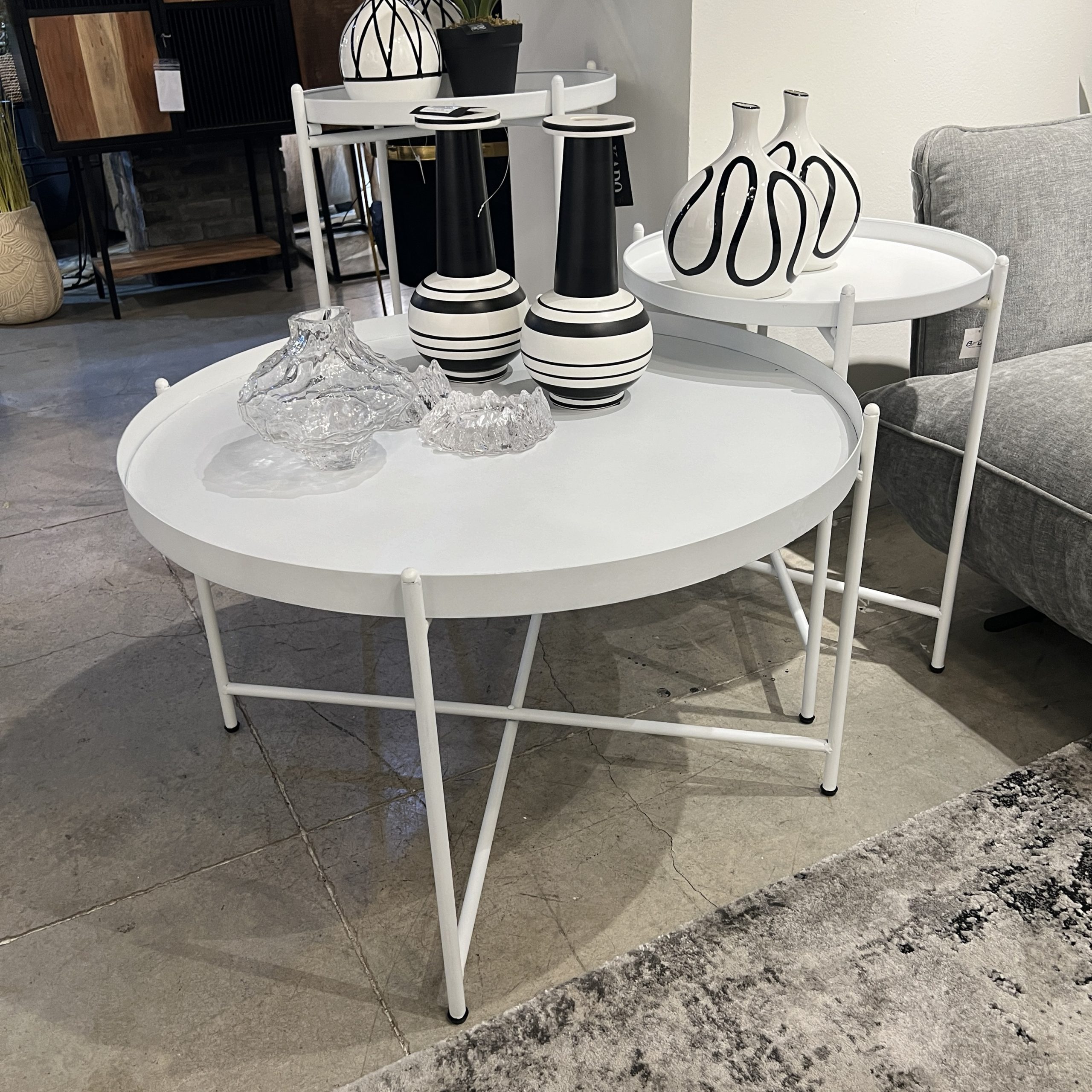 סט שולחנות לבן דגם בריק סט שולחנות לבן דגם בריק