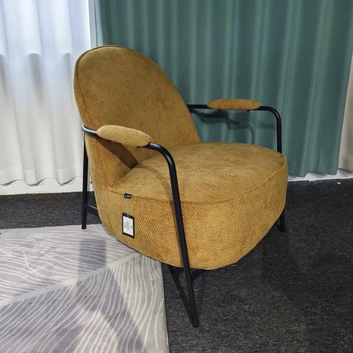 כורסא אריג חרדל ברזל שחור פורטופינו דגם סופיטל כורסא אריג חרדל ברזל שחור פורטופינו דגם סופיטל