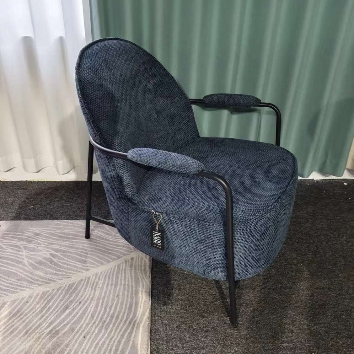 כורסא אריג כחול ברזל שחור פורטופינו דגם סופיטל כורסא אריג כחול ברזל שחור פורטופינו דגם סופיטל