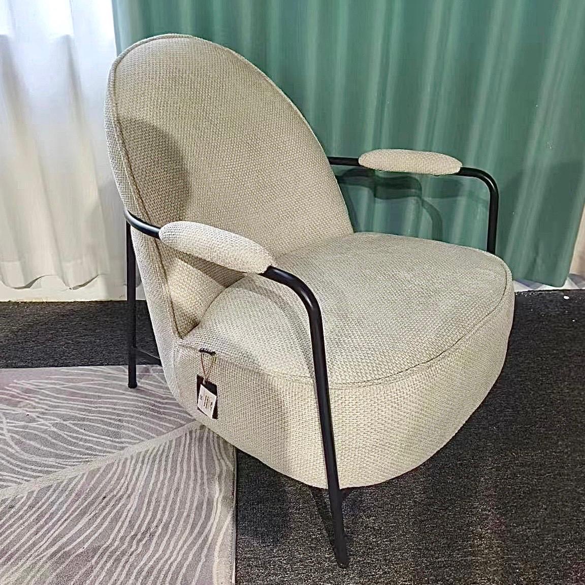 כורסא אריג שמנת ברזל שחור פורטופינו דגם סופיטל כורסא אריג שמנת ברזל שחור פורטופינו דגם סופיטל