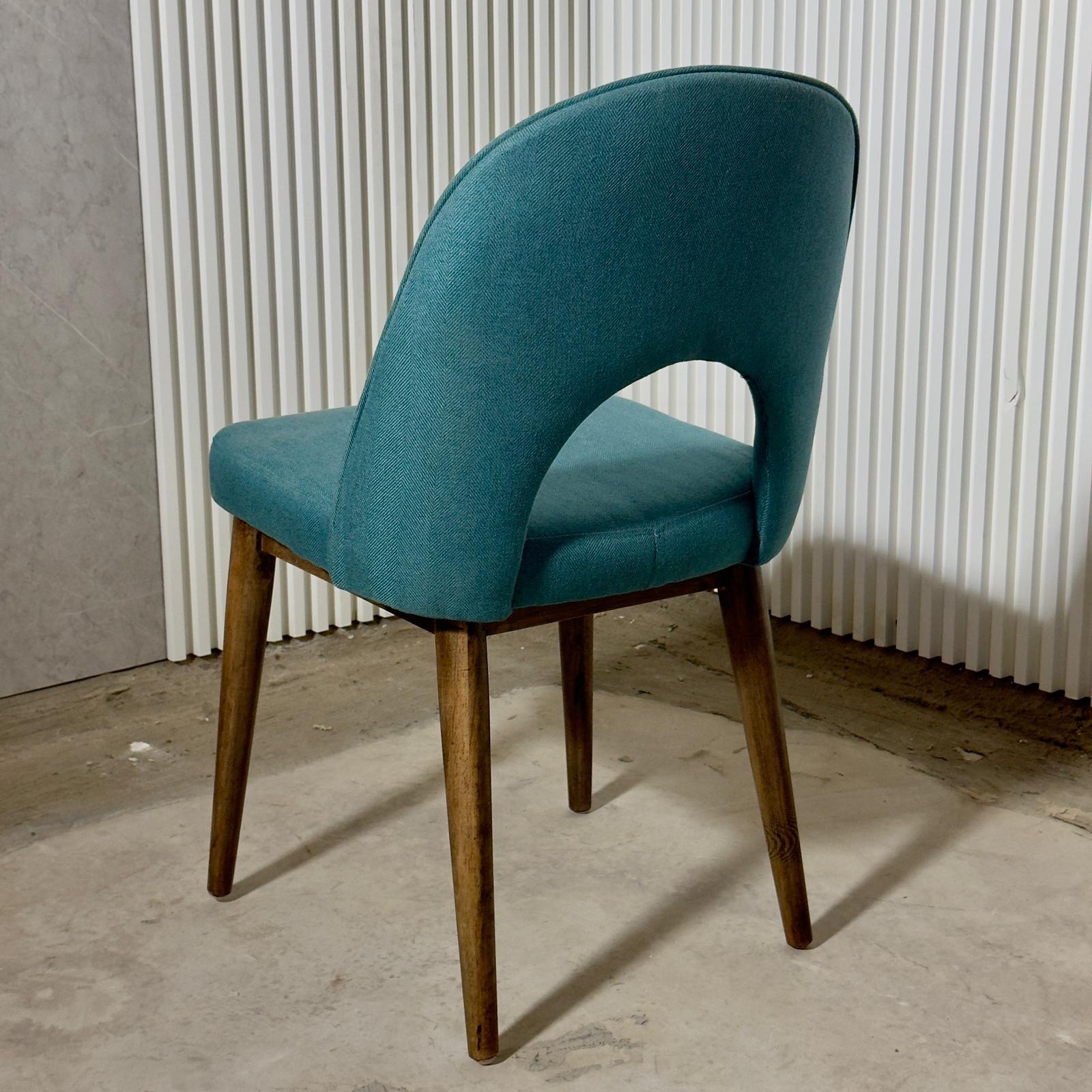 כיסא פינת אוכל מעוצב טורקיז רגלי עץ דגם שמרת