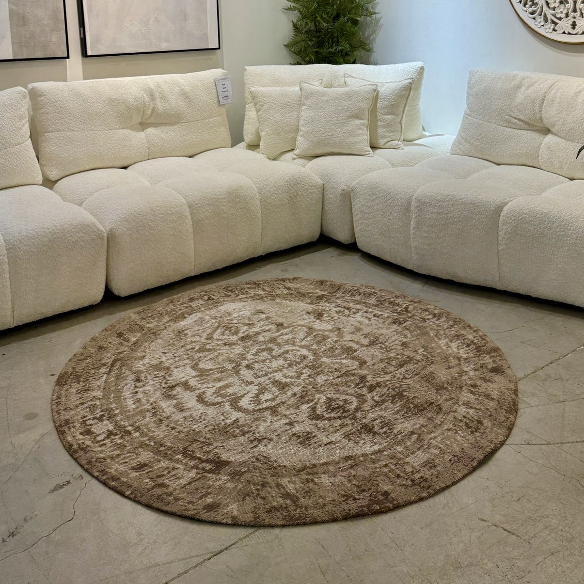 שטיח עגול וינטג׳ חום דגם מדליון שטיח עגול וינטג׳ חום דגם מדליון