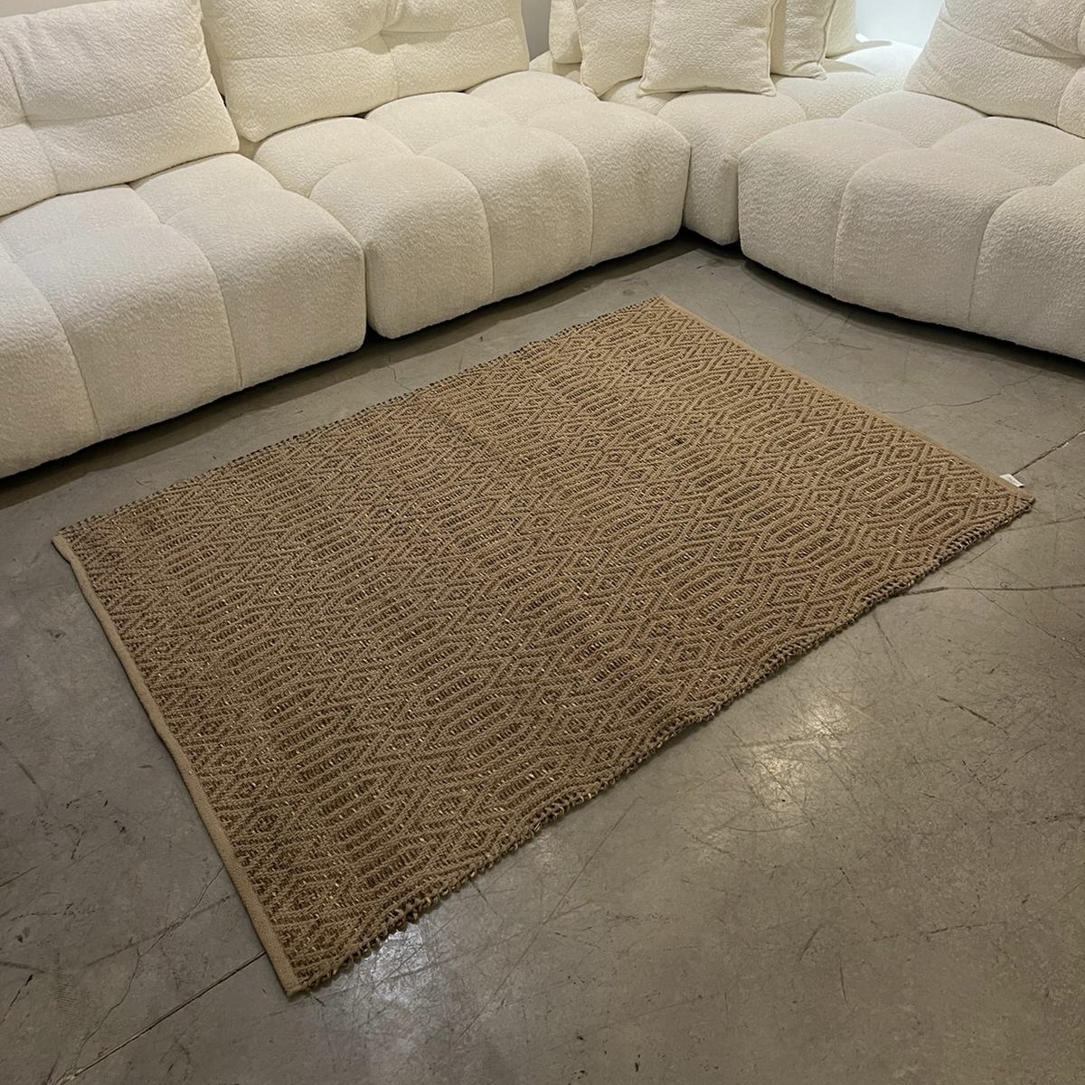 שטיח חבל טבעי אריגה גסה דגם ויפאסנה שטיח חבל טבעי אריגה גסה דגם ויפאסנה