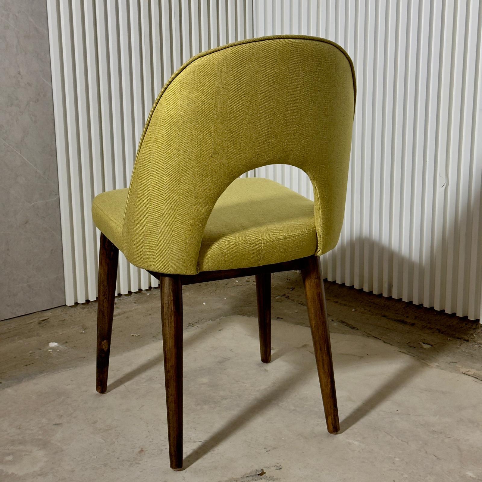 כיסא פינת אוכל מעוצב חרדל רגלי עץ דגם שמרת