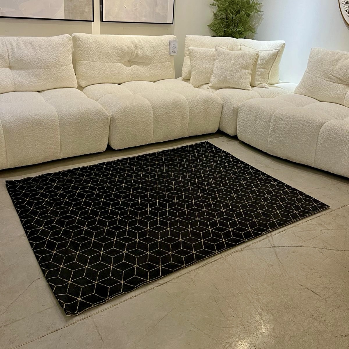 שטיח תלת מימד קוביות שחור זהב דגם טאי שטיח תלת מימד קוביות שחור זהב דגם טאי
