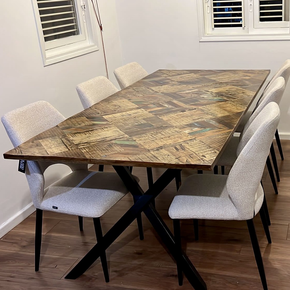 שולחן אוכל עץ מלבני קוביות נגיעות צבע דגם דאלי שולחן אוכל עץ מלבני קוביות נגיעות צבע דגם דאלי