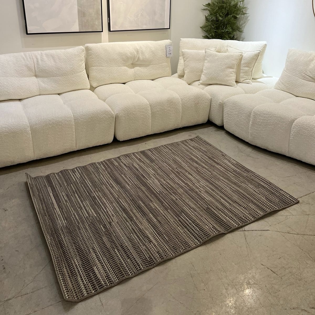 שטיח כהה אריגה בעבודת יד דגם סטאר שטיח כהה אריגה בעבודת יד דגם סטאר