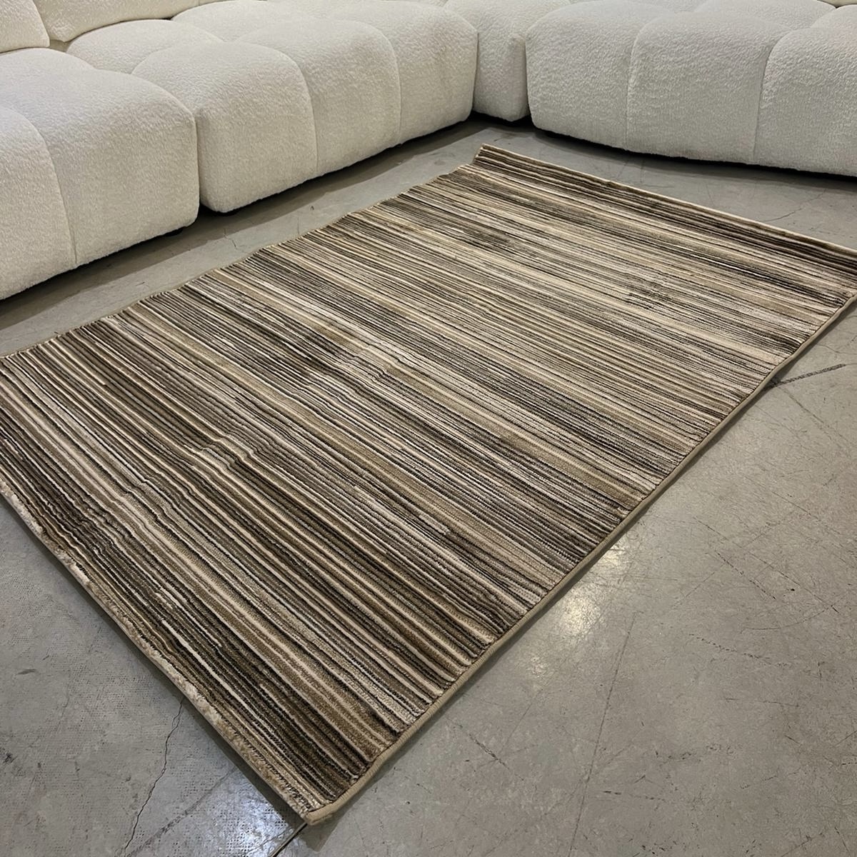 שטיח פסים חום דגם גסמין שטיח פסים חום דגם גסמין