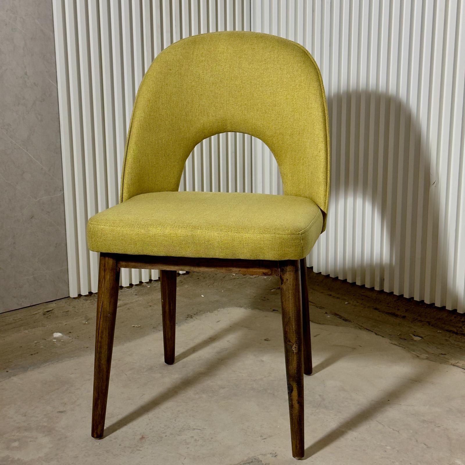 כיסא פינת אוכל מעוצב חרדל רגלי עץ דגם שמרת