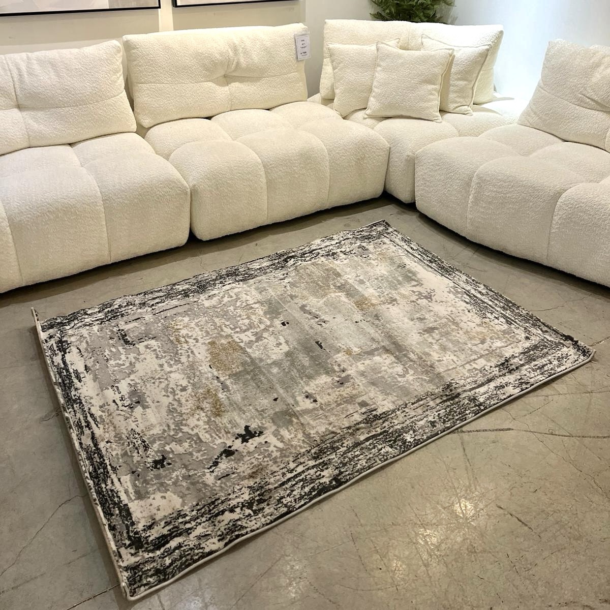 שטיח אבסטרקט אפור עם מסגרת דגם FACIFIC שטיח אבסטרקט אפור עם מסגרת דגם FACIFIC